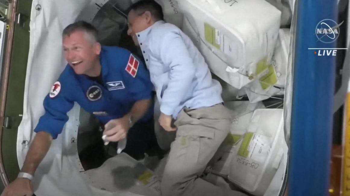 Andreas Mogensen står klar til at stille spørgsmål til nysgerrige børn.