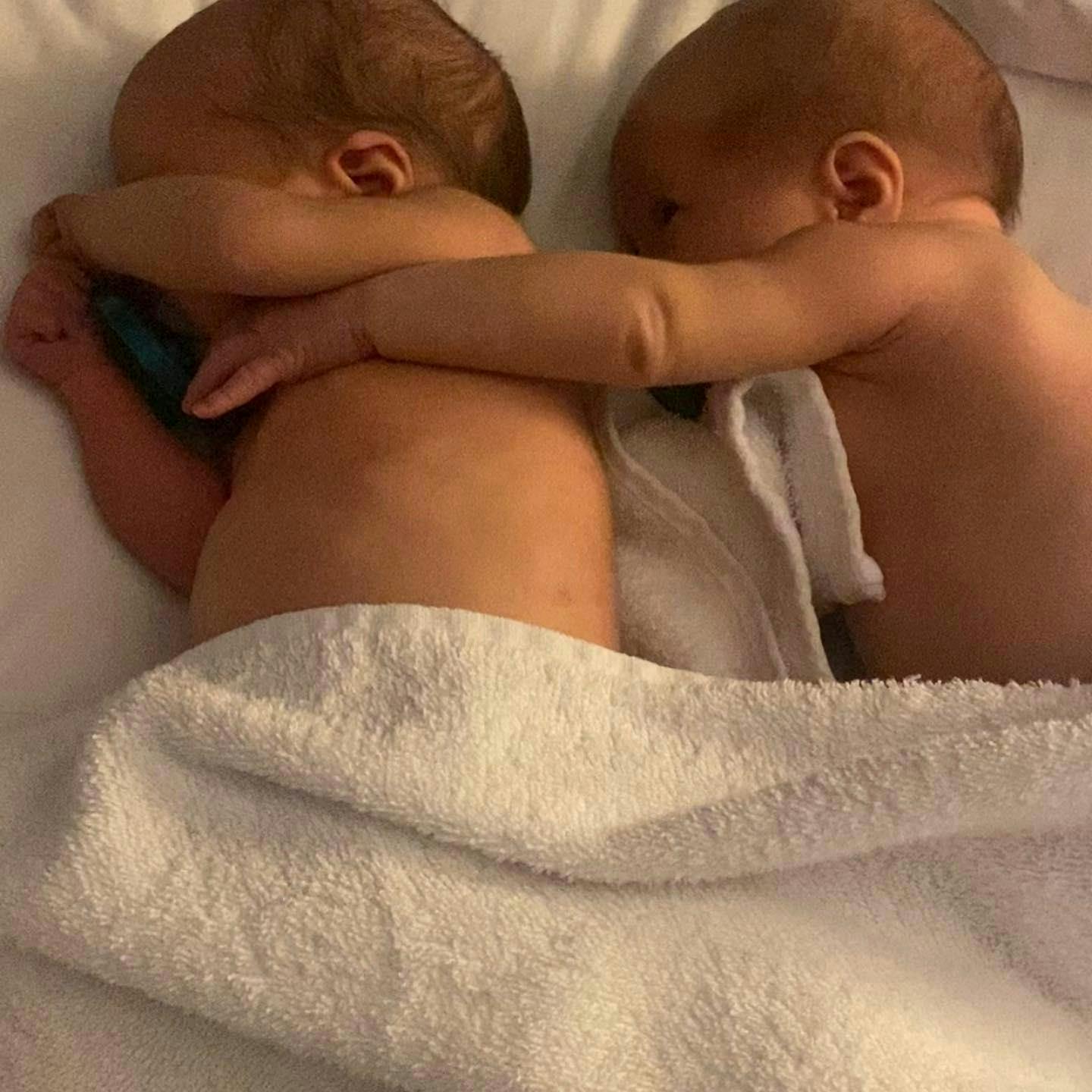 Tvillingerne Aura og Naomi var meget tætte