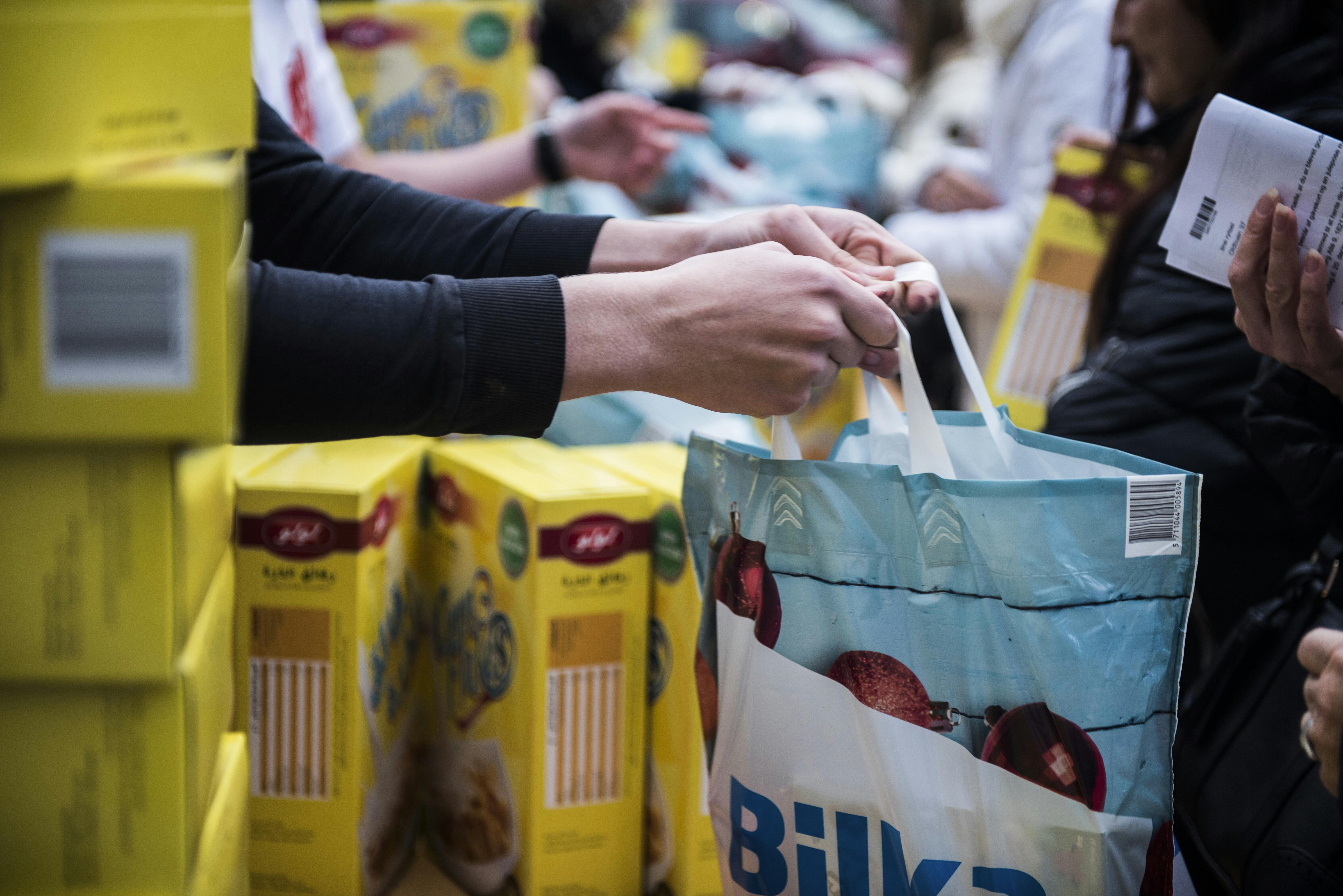 Julen varer længe, koster mange penge – og det er der flere og flere, der kan mærke. 