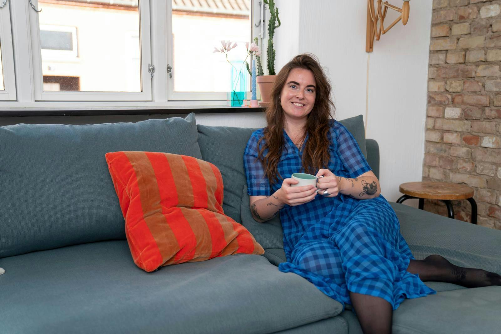 Her i sofaen har Terese set alle sæsoner af Bagedysten, og Tobias Hamann er favoritten.