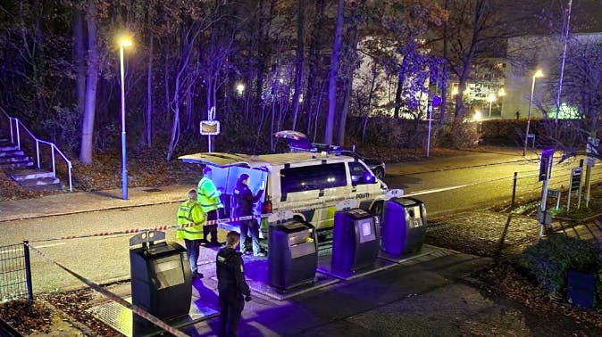Gerningsmanden er på fri fod, men politiet formoder, at de ved, hvem han er