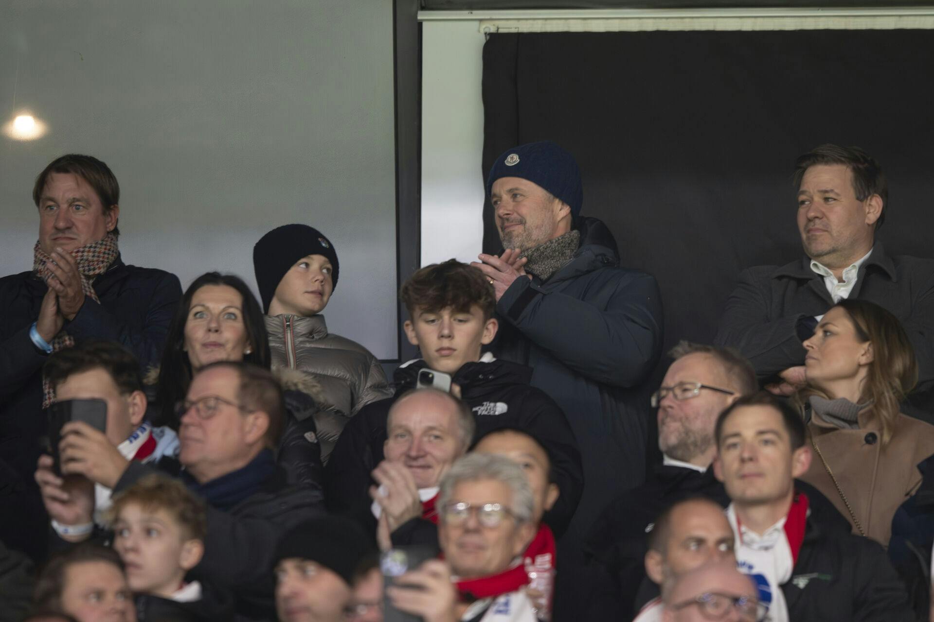 Kronprins Frederik og prins Vincent havde indfundet sig på tribunen til Champions League-braget..