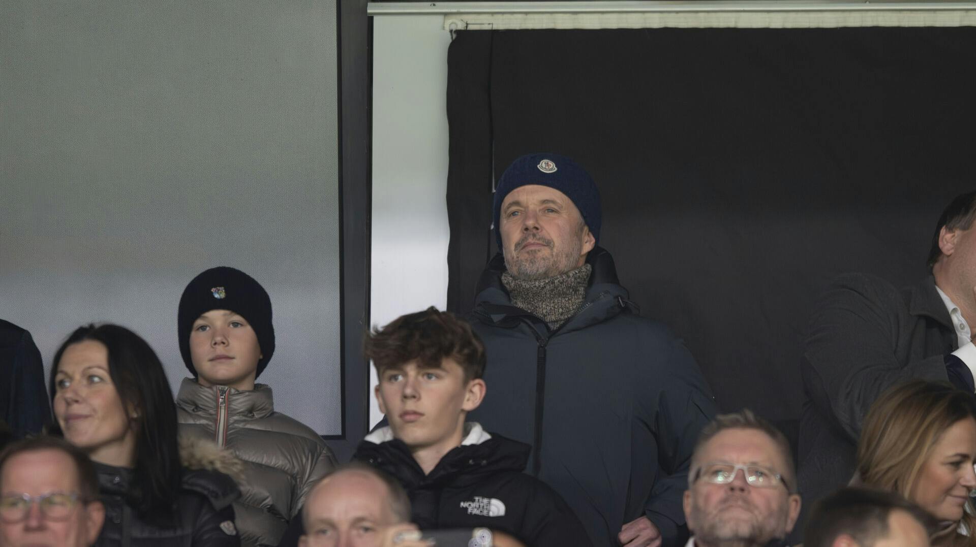 Kronprins Frederik havde taget yngstesønnen med i Parken.