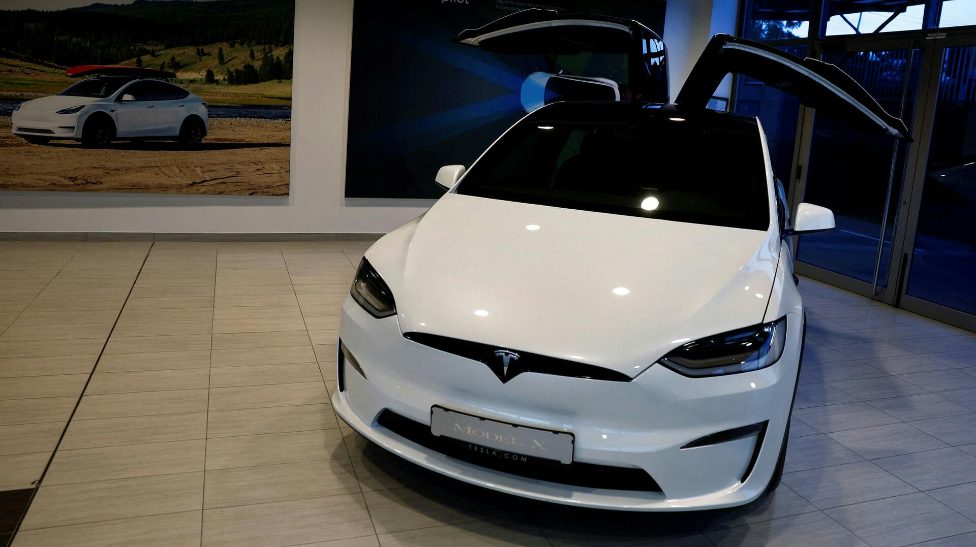 Tesla tilbagekalder nu biler.