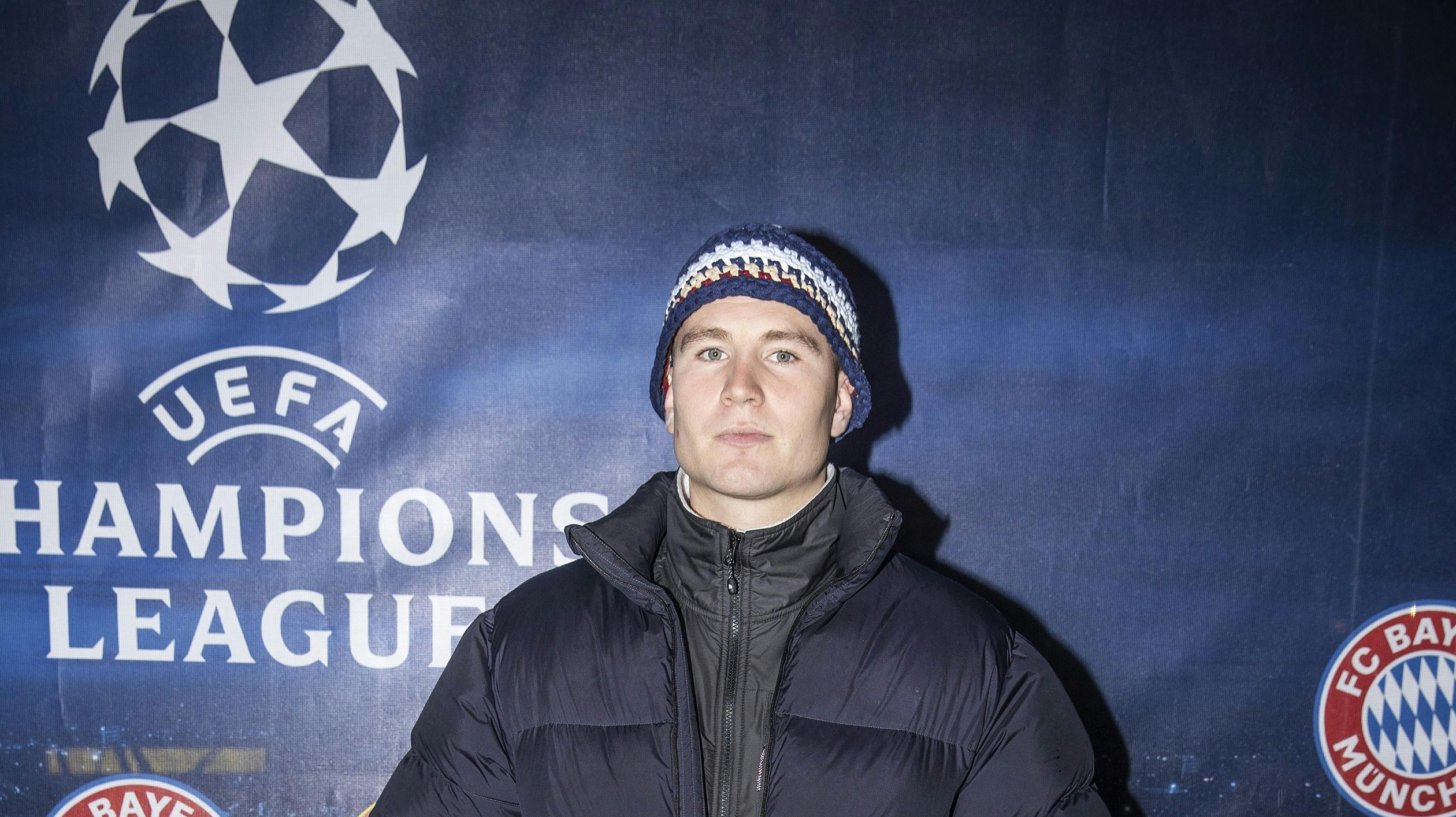 Thor Farlov slog et smut forbi den røde løber før kampen mellem FC København og Manchester United.