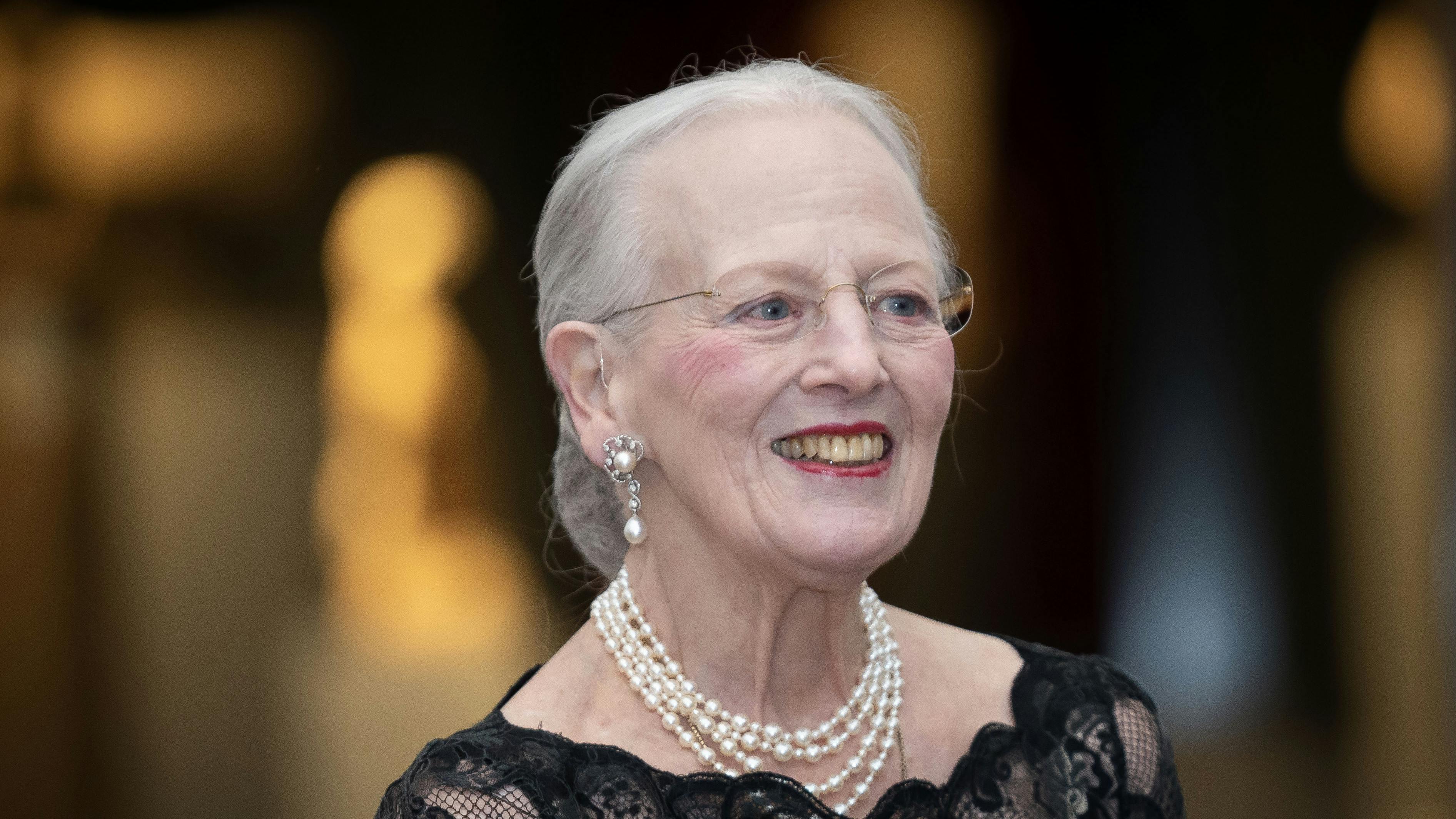 Dronning Margrethe svarede ikke på spørgsmålet om, hvad hun synes om kronprins Frederiks visit til Madrid.