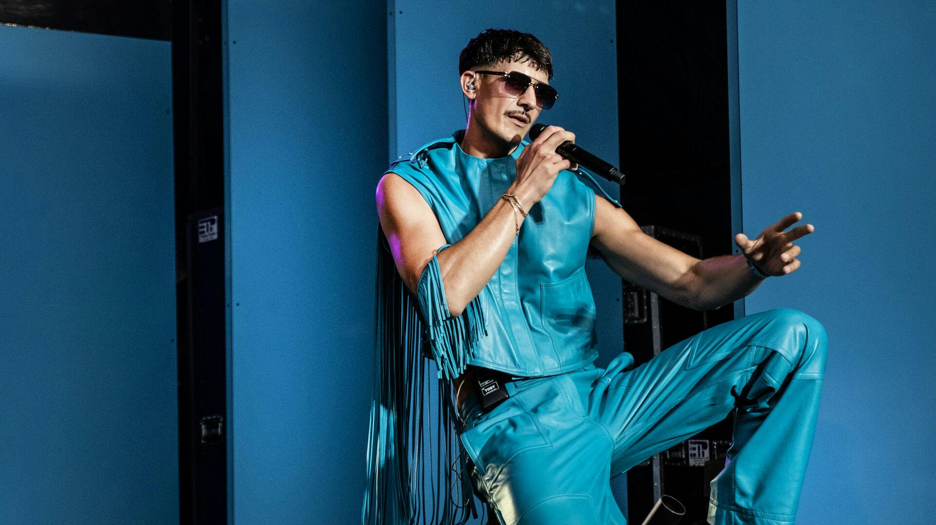 Tobias Rahim melder udsolgt til den kommende støttekoncert.