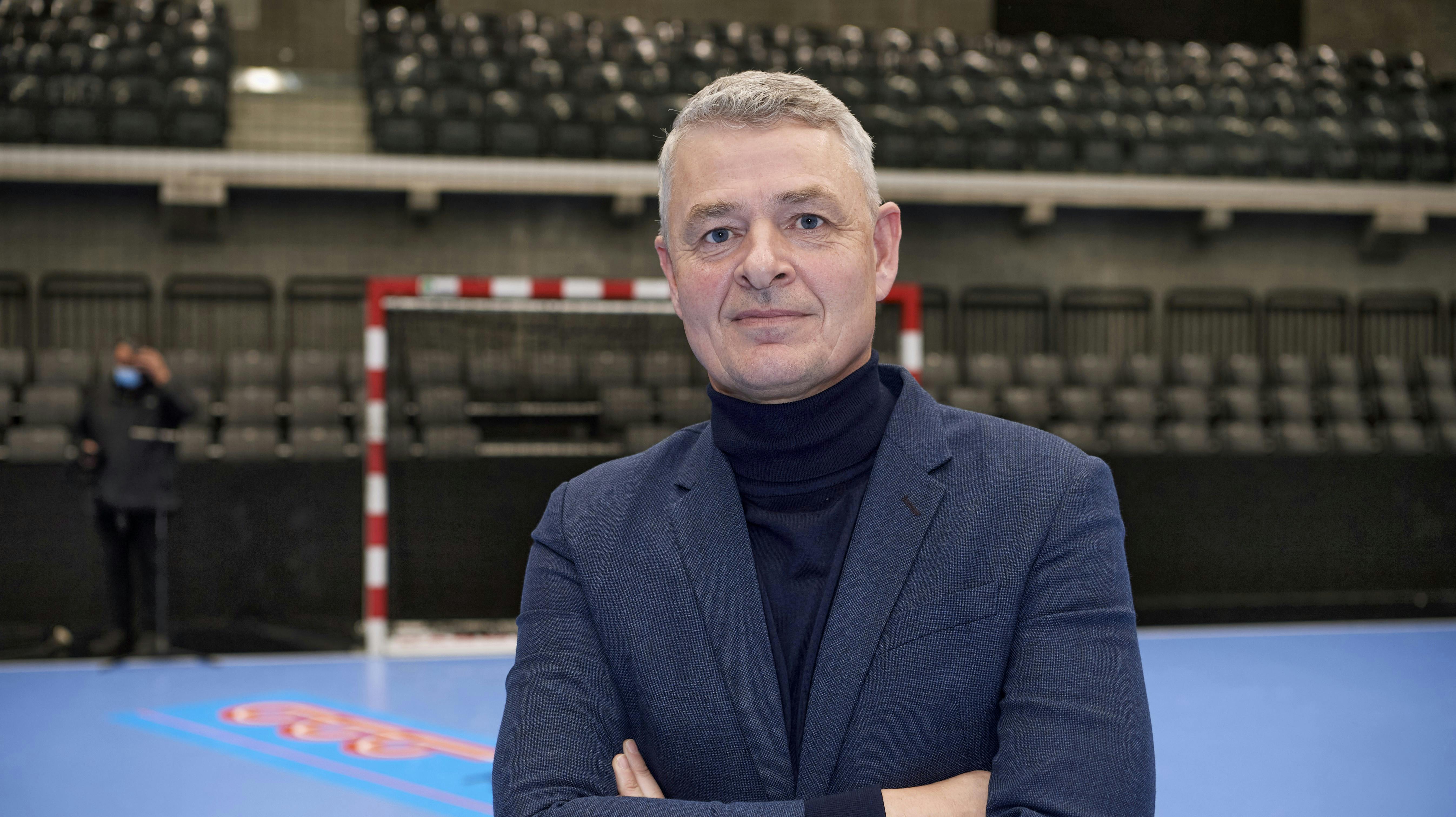 Thomas Kristensen har kommenteret håndbold, cykling og fodbold på TV 2 i snart 25 år. 