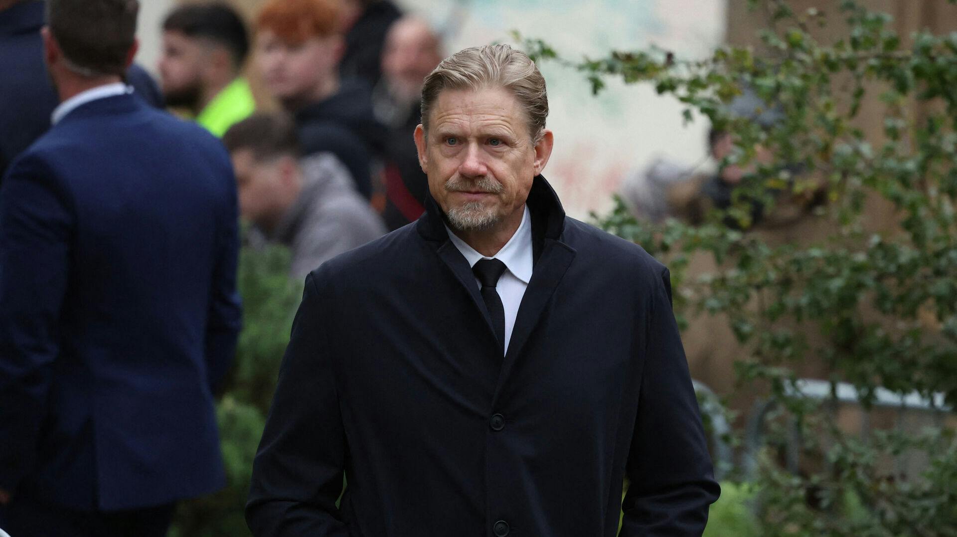 Peter Schmeichel var mandag selvfølgelig i Manchester, da hele byen sagde farvel til Sir Bobby Charlton.