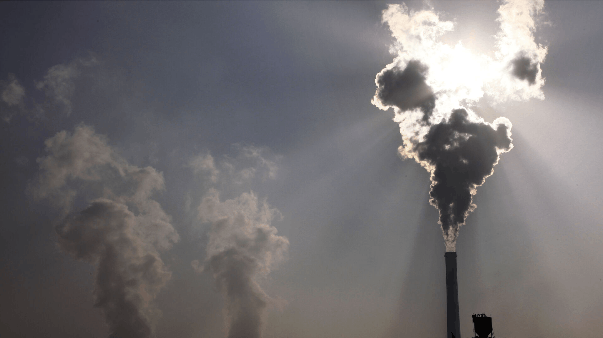 Kina, der er verdens største udleder af drivhusgasser, har lovet, at dets udledninger kommer til at toppe i 2030. Men det tyder på, at investeringer i grøn energi nu er med til at sikre, at Kina når målet langt før.