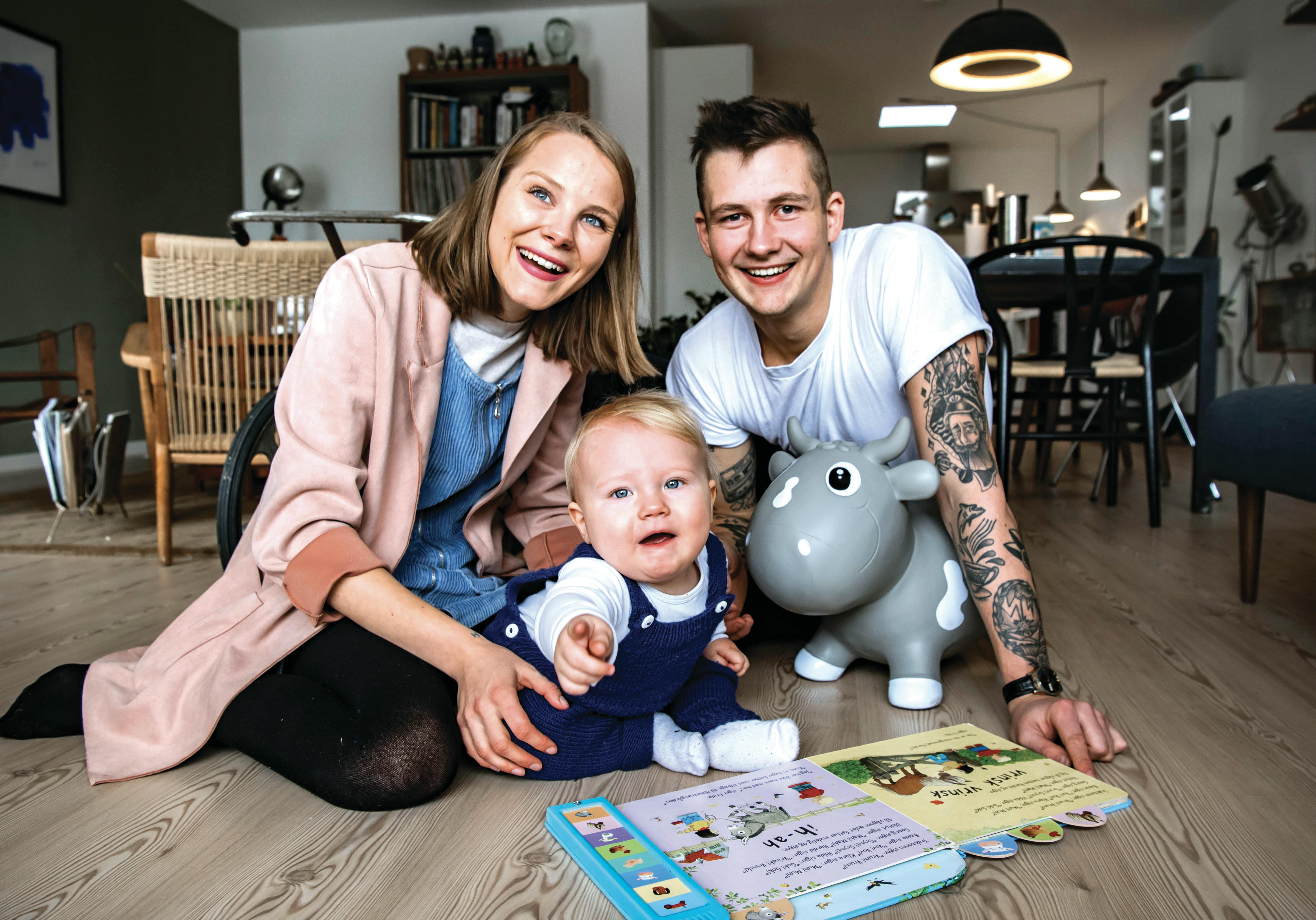 Interview med Lise og Michael fra "Nybyggerne"DATO : 20180223Nybyggerne to år efter sejrenVI HAR SKABT ET HJEM FOR VILLY– Vi havde aldrig drømt om, at vi kunne få det her liv, siger de tidligere vindere af ”Nybyggerne”, Lise Vandborg og Michael Stig Christensen. Parret har fået deres helt eget TV 2-program, en forretning – og frem for alt en familie.For to år siden vandt de ”Nybyggerne” og rykkede ind i deres drømmehus.