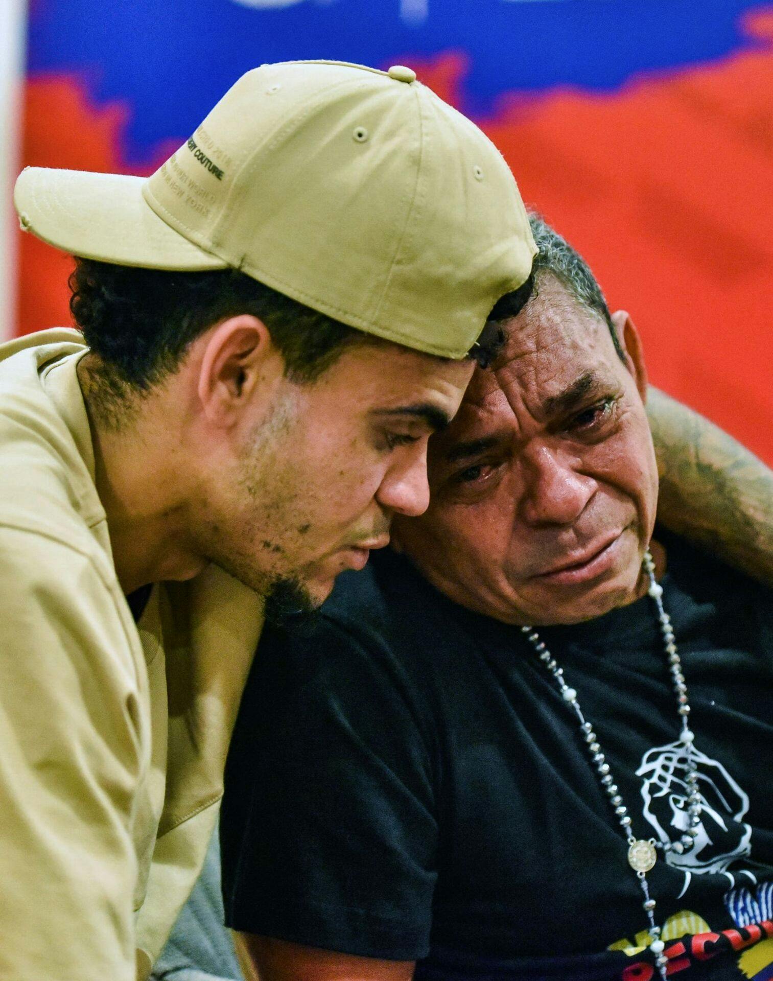 Luis Diaz sammen med sin far, Luis Manuel Diaz.