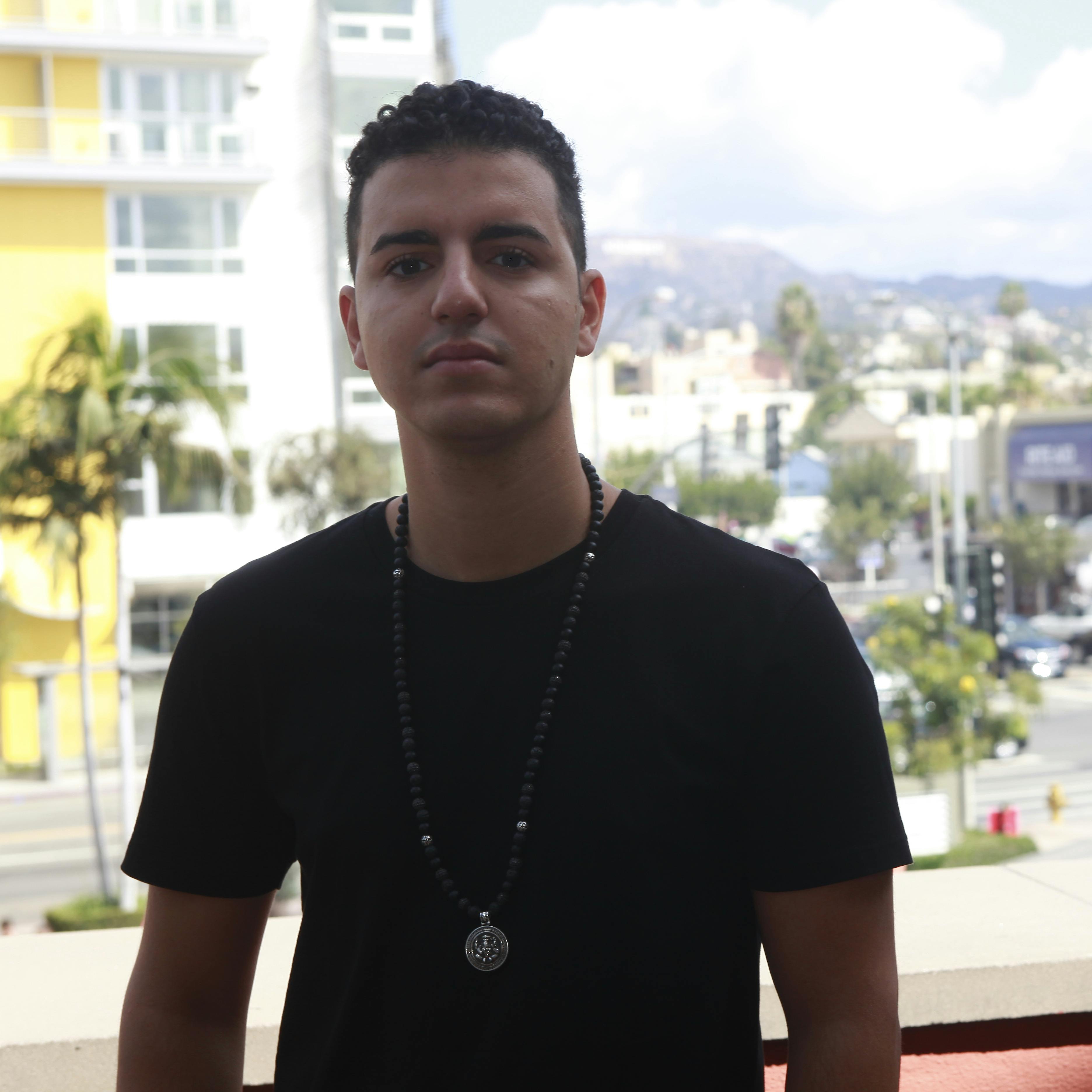 Basim er 31 år gammel.