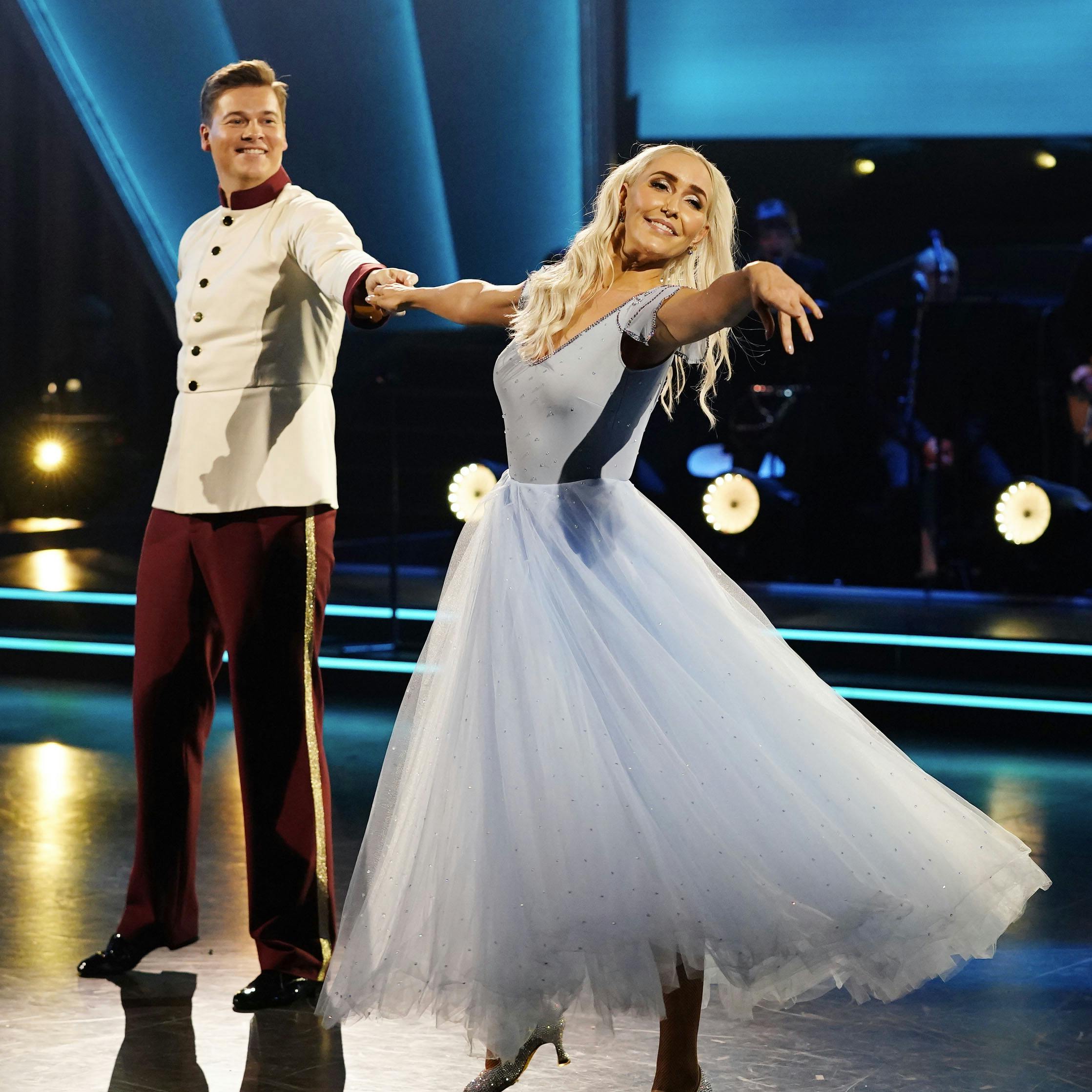 Lakserytteren alias Rasmus Kolbe dansede sig ind i danskernes stuer med Mille Funk i "Vild med dans". Nu er han i gang med at skabe sit eget medie - og med en debat om skjult reklame og brug af børn i den sammenhæng.