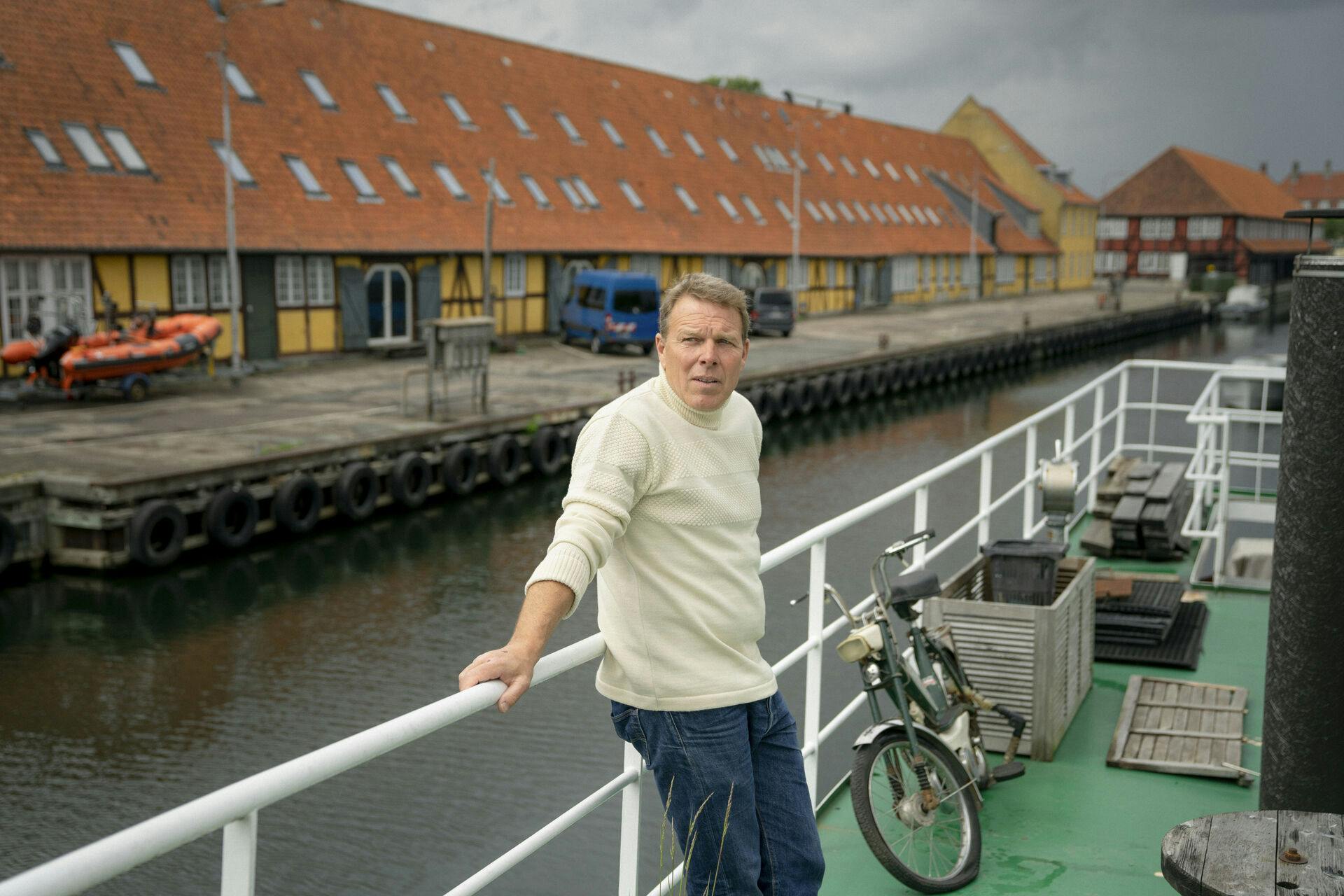 Mikkel Beha er 57 år gammel.