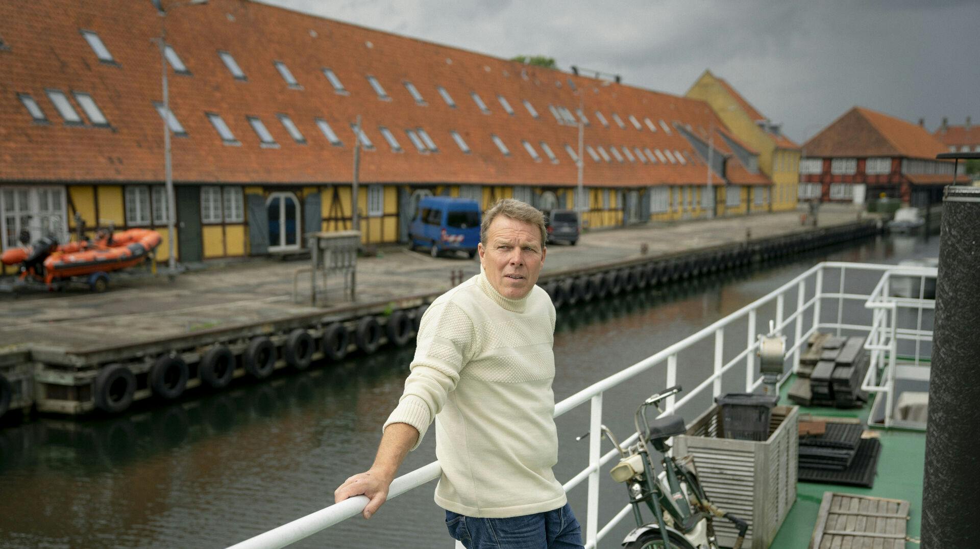 Mikkel Beha er 57 år gammel.