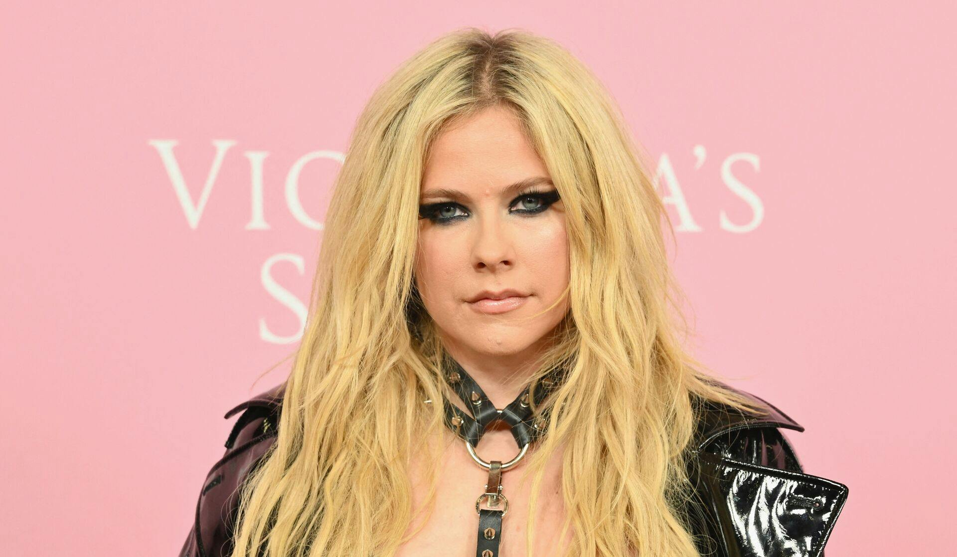 Avril Lavigne vender tilbage til scenen efter 16 års pause.