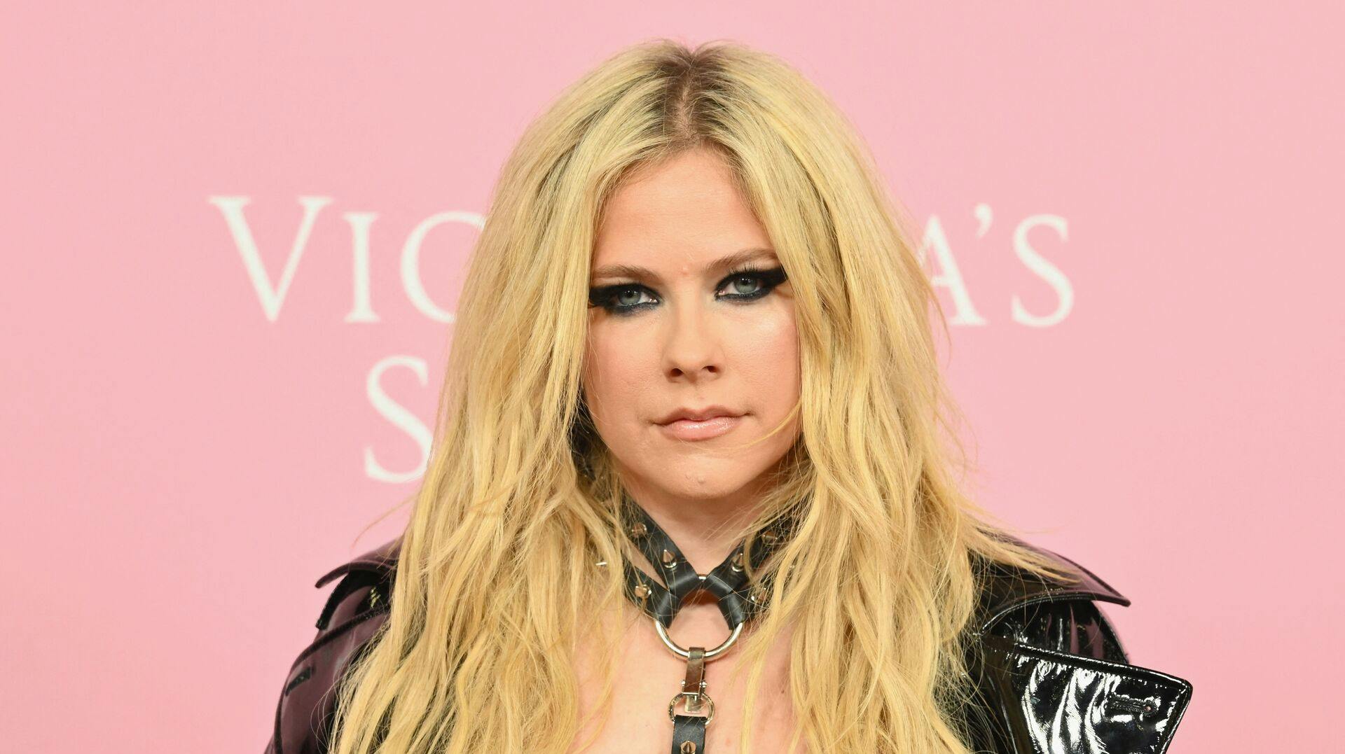 Avril Lavigne vender tilbage til scenen efter 16 års pause.