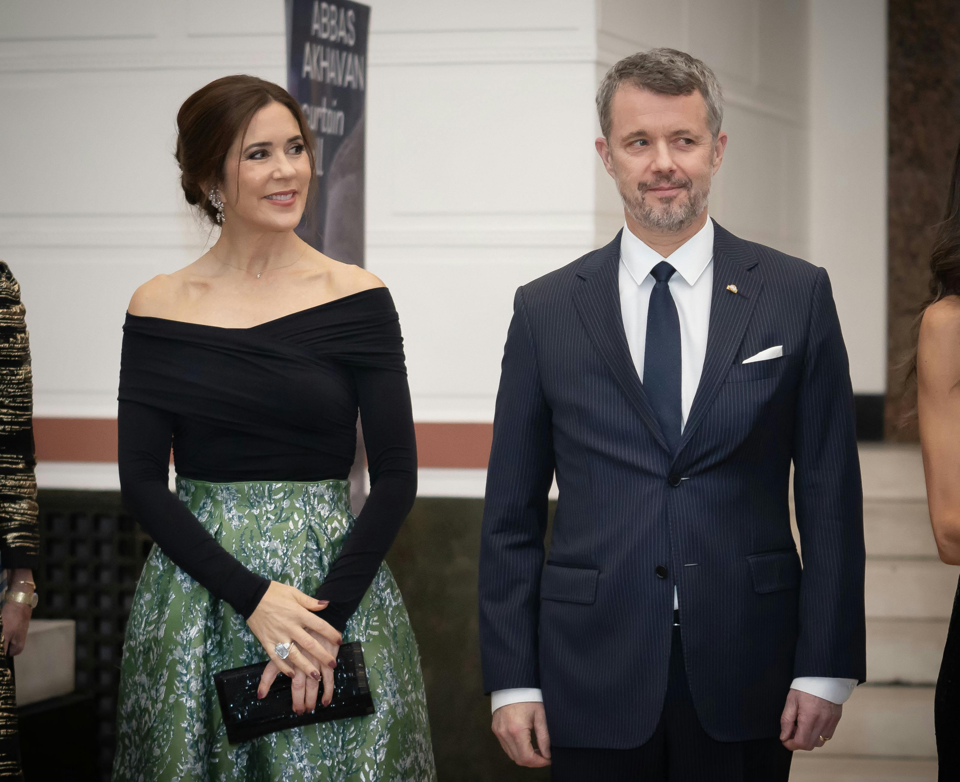 Kronprins Frederik befinder sig lige nu i et gigantisk stormvejr, fordi han er set med den mexicanske Genoveva Casanova.