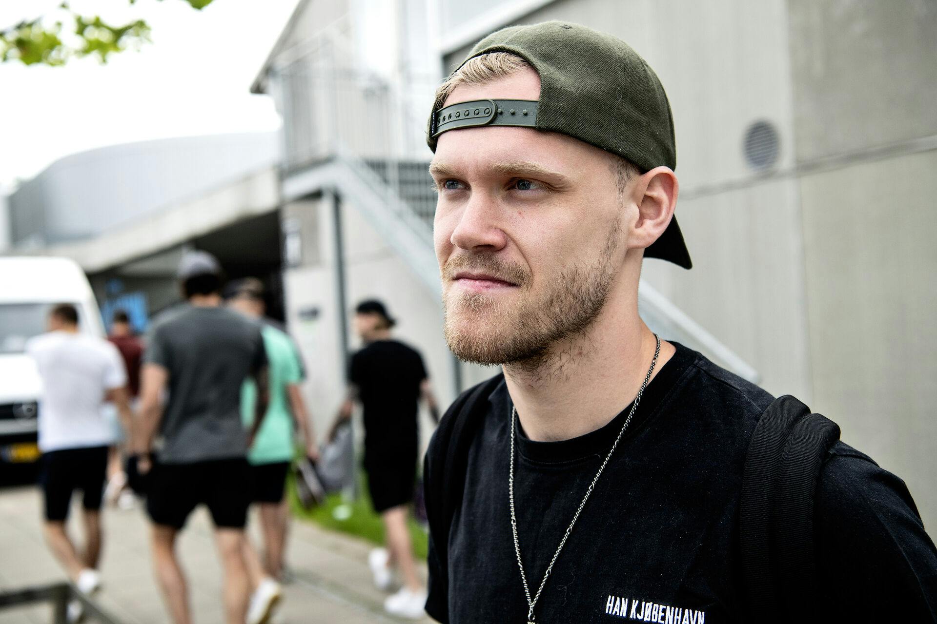Danske Nikolaj Ehlers havde lovet sin mor ikke at komme i flere slåskampe i NHL, men løftet holdt ikke længe.