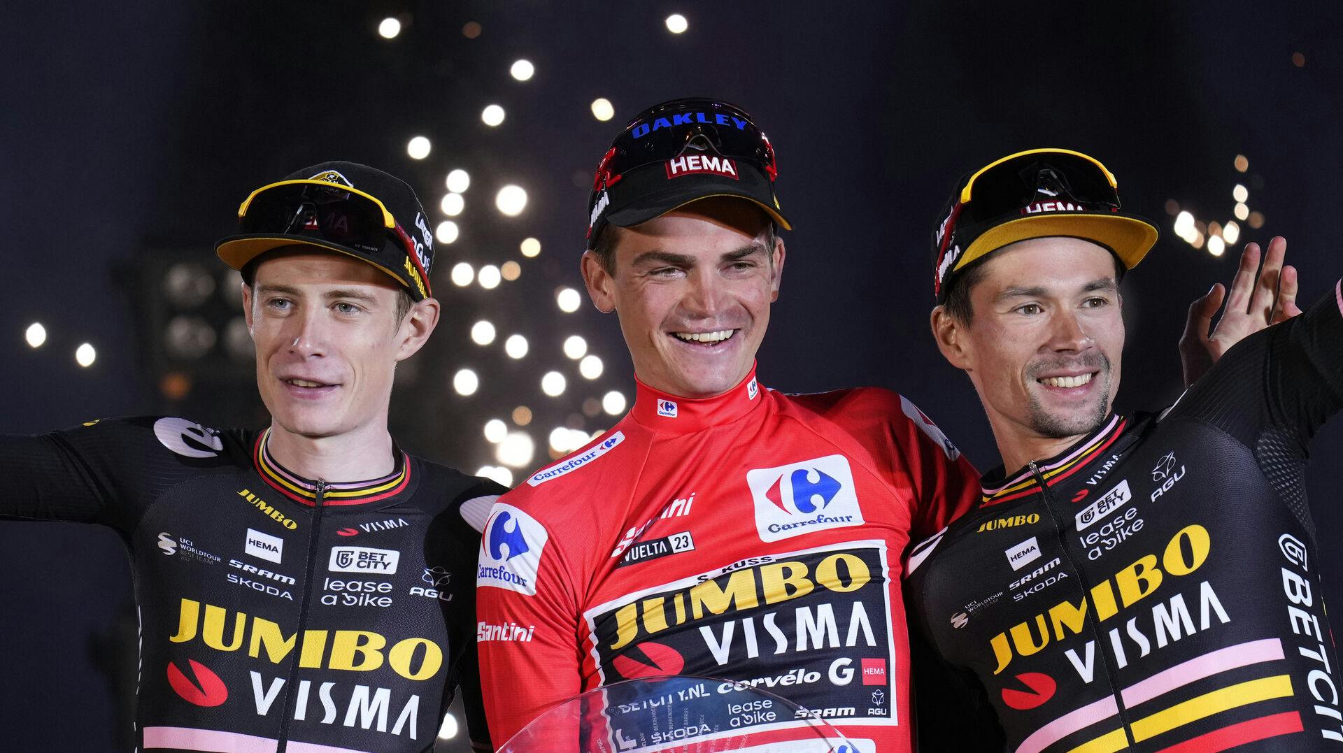 Jonas Vingegaard, Sepp Kuss og Primoz Roglic' delte podiet og Vuelta-triumfen sammen.  