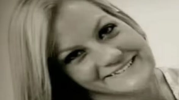 35-årige Heather Louise Schwab har været meldt savnet i et år - søndag blev hun fundet død i sin kærestes hjem, pakket ind i et køleskab.