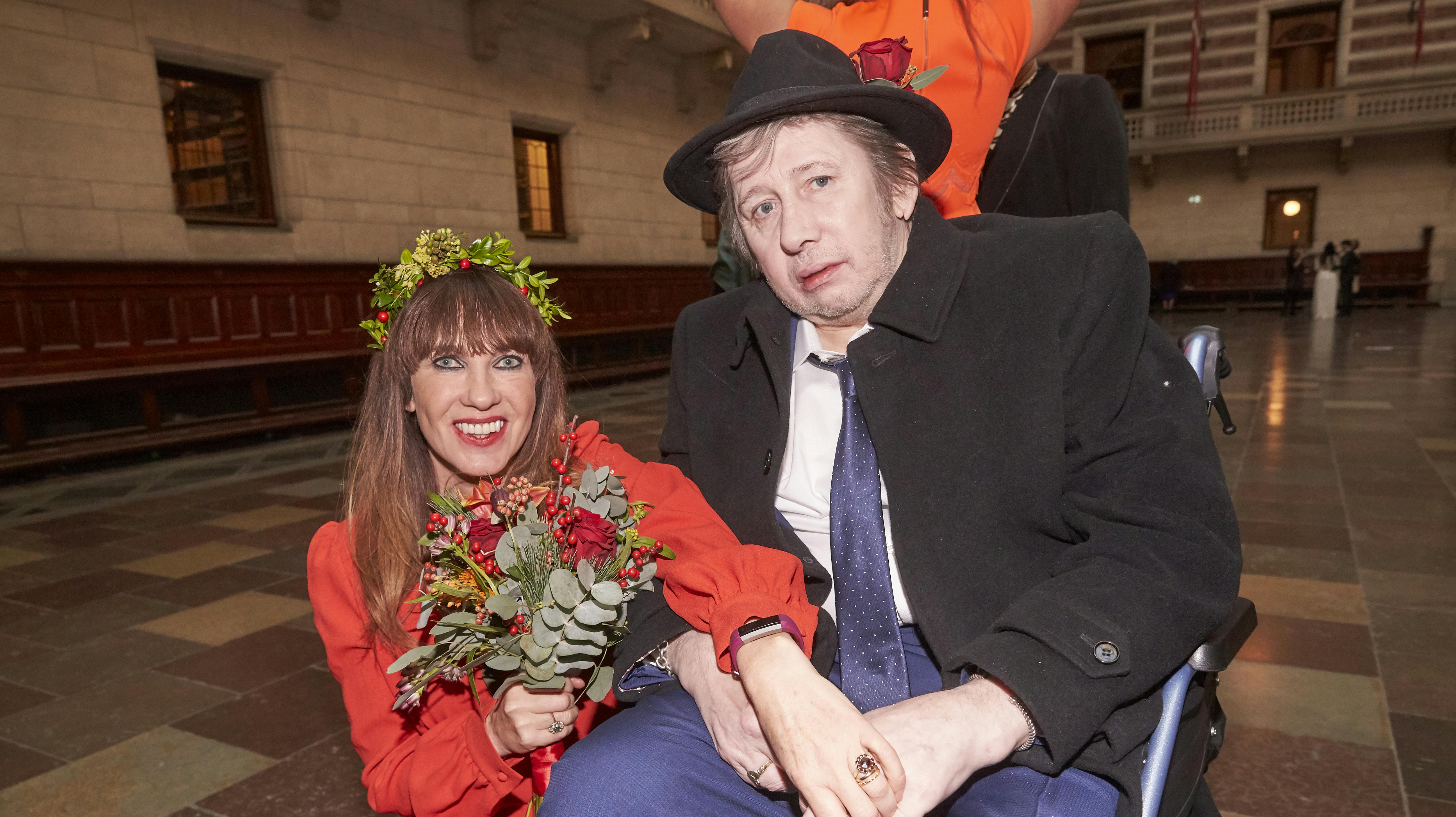 Sådan så det ud, da Shane MacGowan og Victoria Mary Clarke blev gift på Københavns Rådhus.