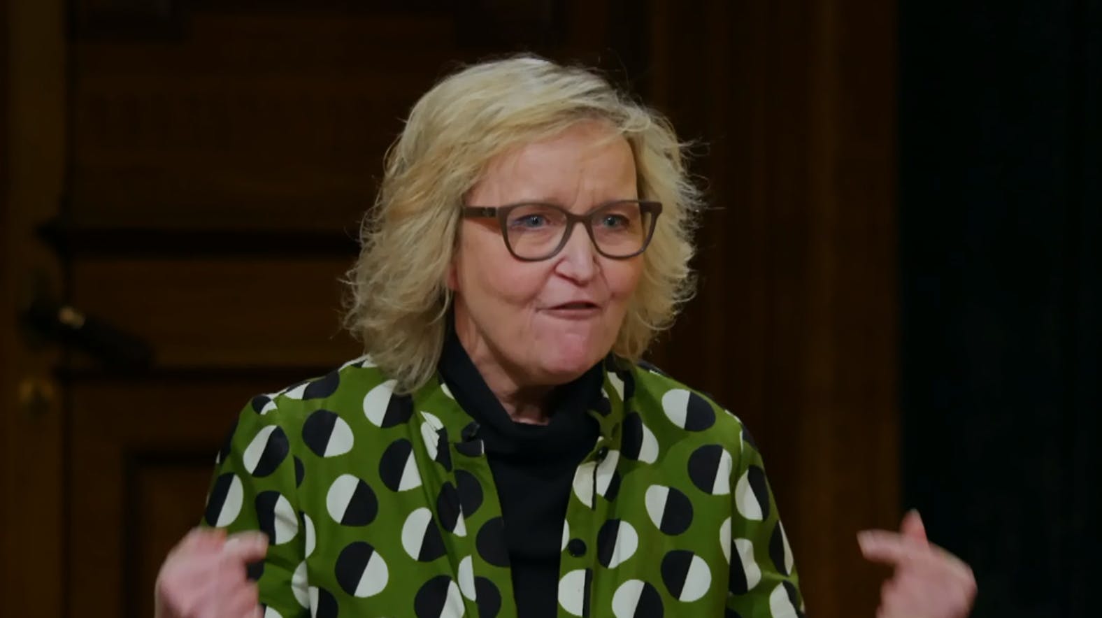 Tine afslører hun er forræder – "Forræder".