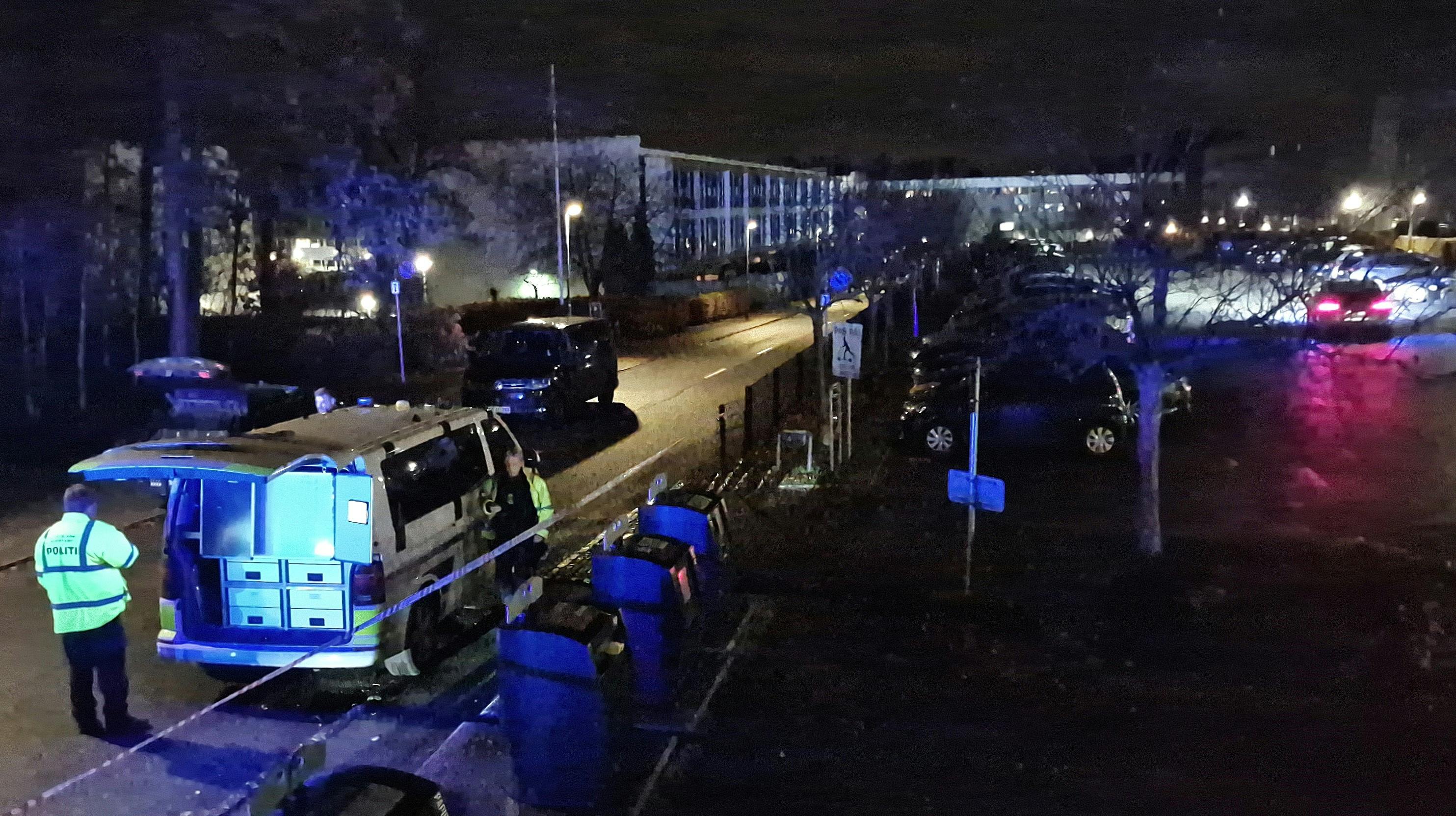 En 25-årig mand mistænkes for at stå bag et brutalt knivoverfald på en ung kvinde.