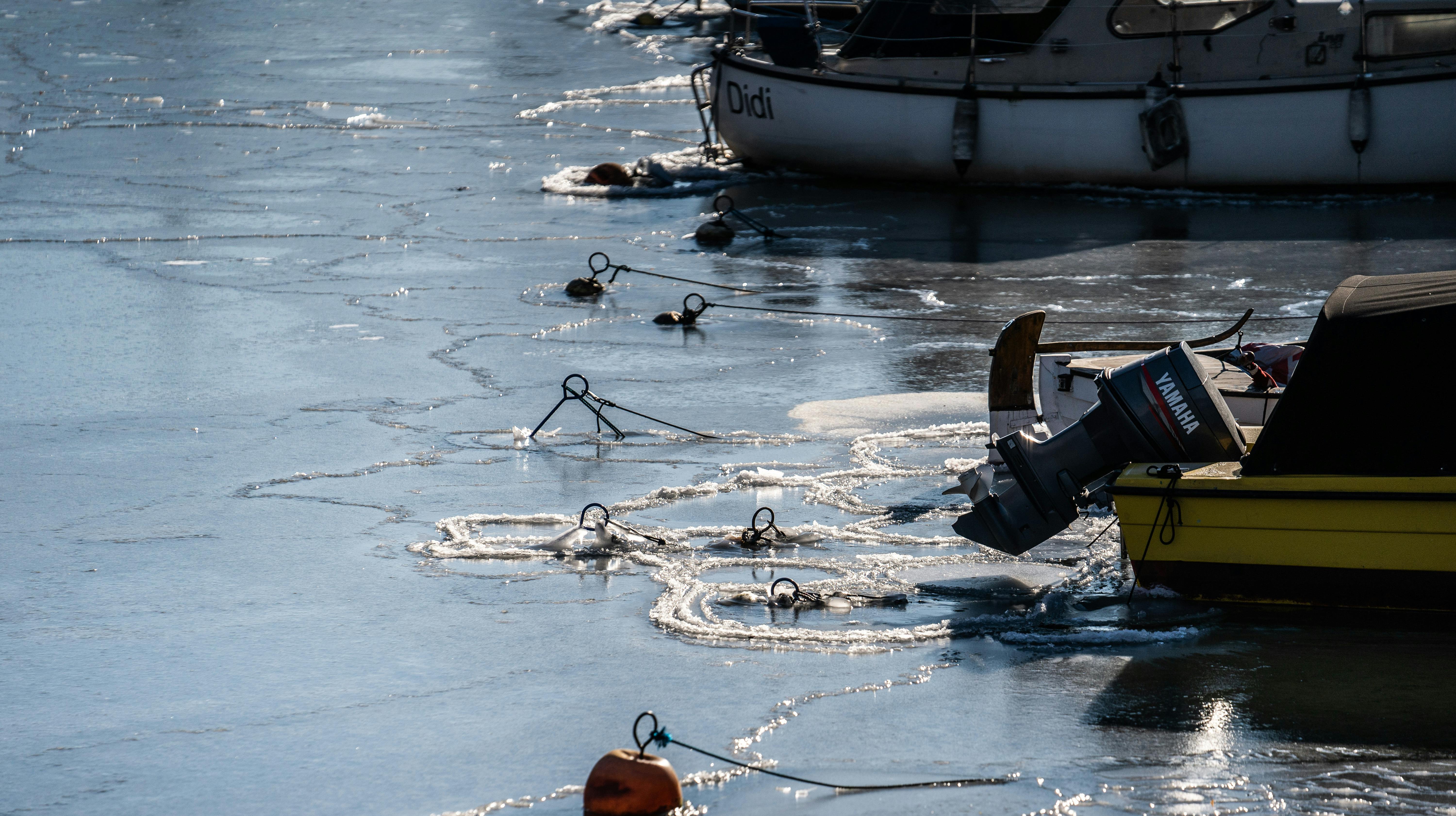 Frederikholms Kanal i København, fredag den 12. februar 2021. Efter flere uger med koldt vejr er kanalerne i København frosset til is.. (Foto: Emil Helms/Ritzau Scanpix)