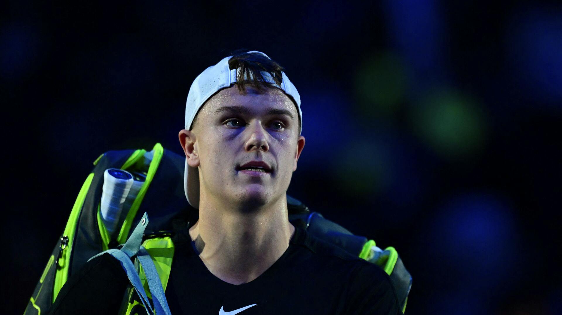 En trist Holger Rune forlod i aftes arenaen efter nederlaget til Jannik Sinner. Forhåbentlig hjælper den økonomiske gevinst en smule på danskerens humør.