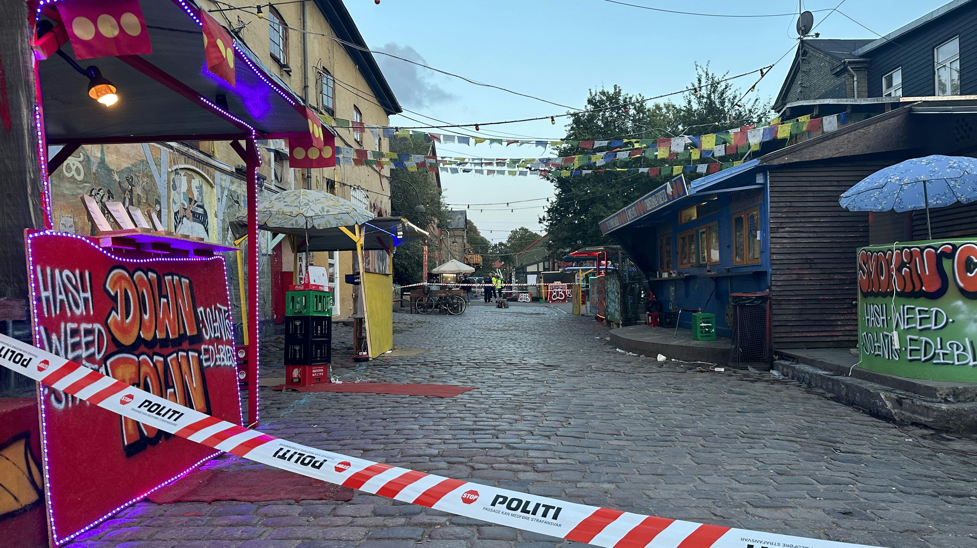 Et 30-årigt prøvemedlem af Hells Angels blev skudt og dræbt her på Pusher Street på Christiania 26. august. 