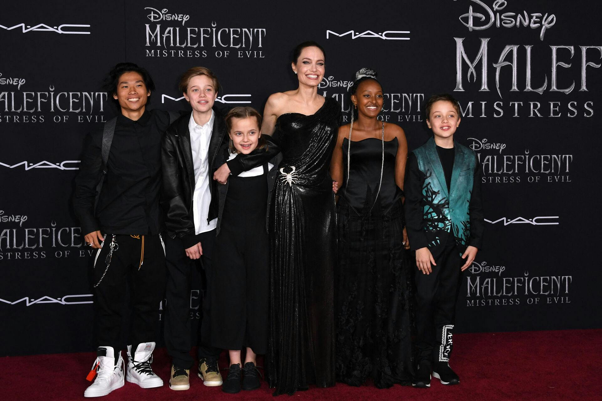 US actress Angelina Jolie (C) and children (fromL) Pax Thien Jolie-Pitt, Shiloh Nouvel Jolie-Pitt, Vivienne Marcheline Jolie-Pitt, Zahara Marley Jolie-Pitt, and Knox Leon Jolie-Pitt arrive for the world premiere of Disney's "Maleficent: Mistress of Evil" at the El Capitan Theatre in Hollywood on September 30, 2019. VALERIE MACON / AFP