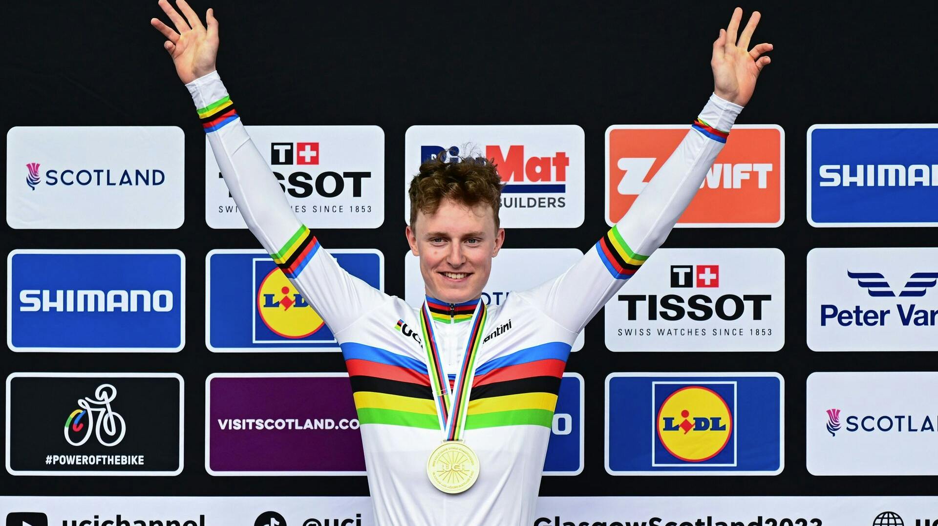 Albert Philipsen er siden han blev juniorverdensmester blevet en eftertragtet herre blandt alle de store hold.
