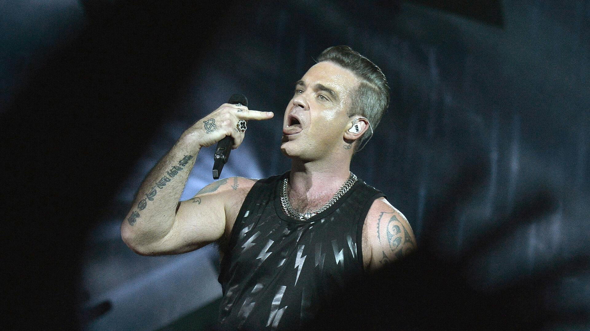 En ældre kvinde er død efter en koncert med Robbie Williams i Sydney.