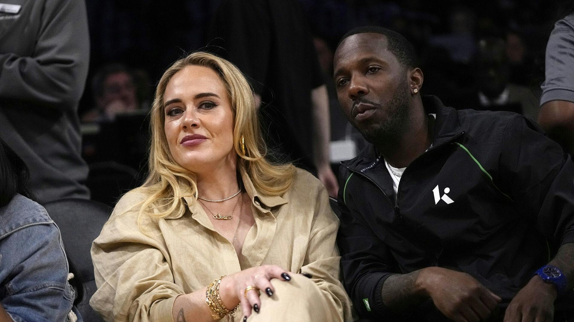 Adele til en NBA-kamp med Rich Paul i maj 2023.