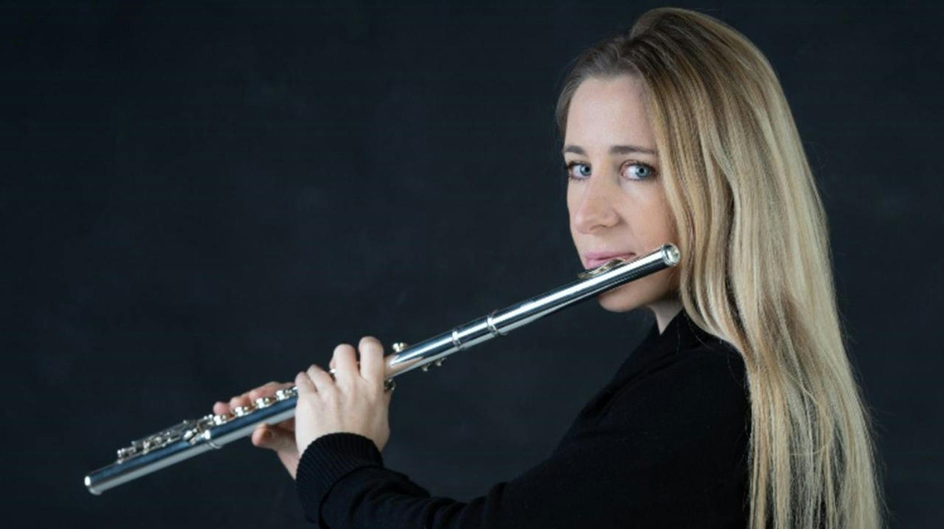 Janelle Colville Fletcher er sigtet for at have seksuelt udnyttet to mindreårige elever.