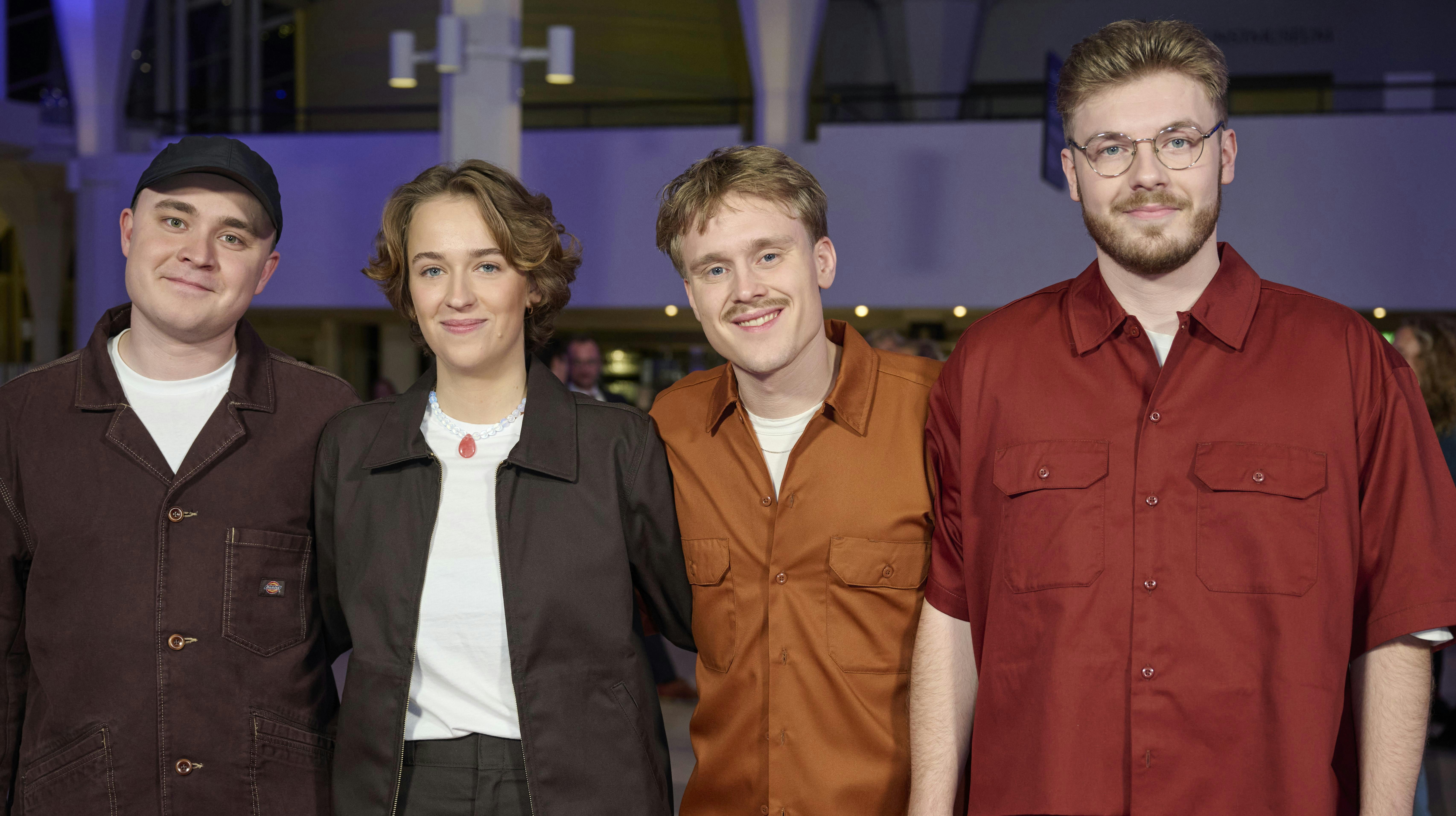 Blæst åbner showet til "Vild med dans"-finalen, imens Uro & Mekdes også kigger forbi og spiller deres hit.