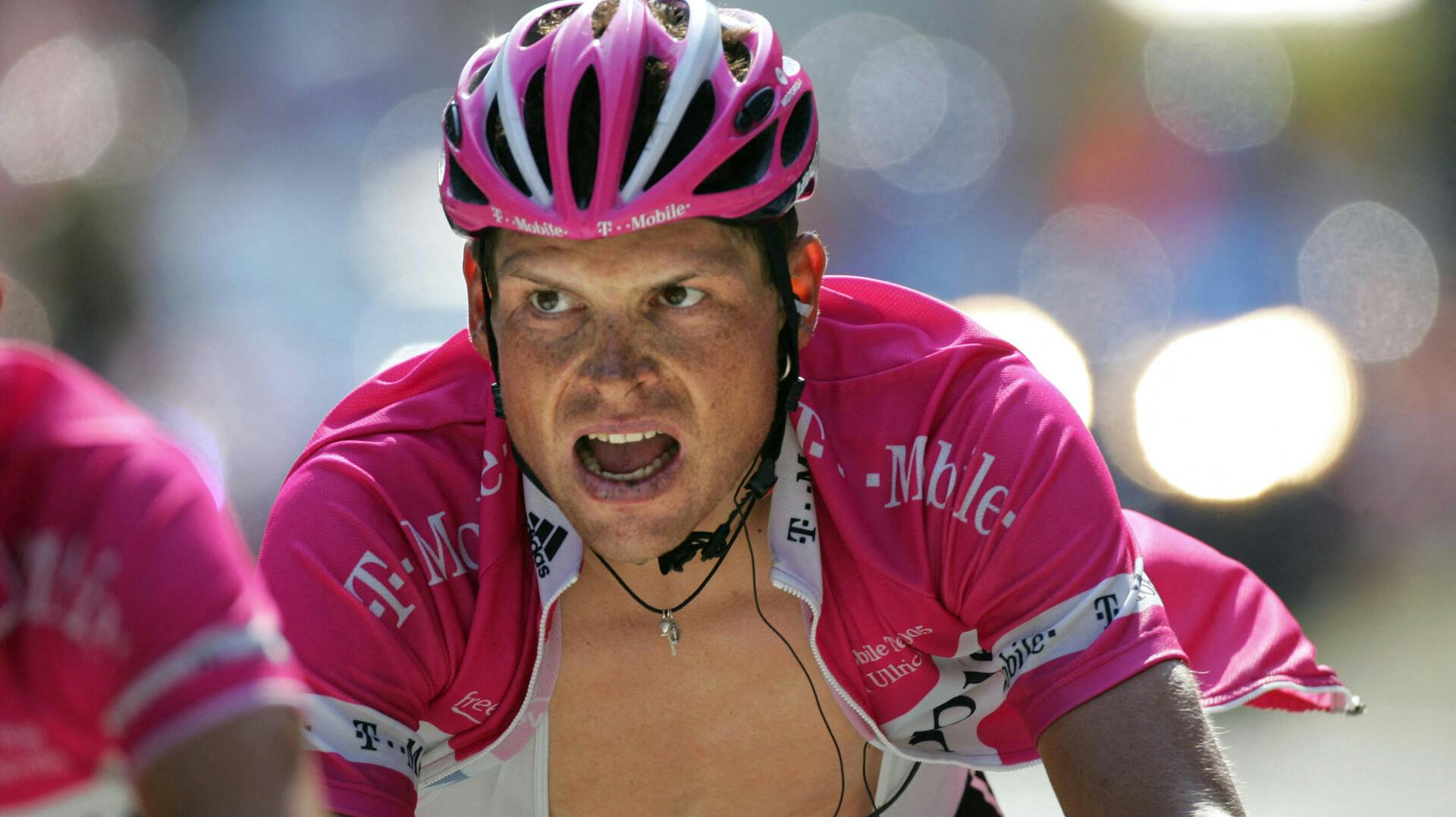 En lang række cykelryttere er for længst stået frem og har fortalt om deres brug af doping. Nu tager Jan Ullrich endelig bladet fra munden.