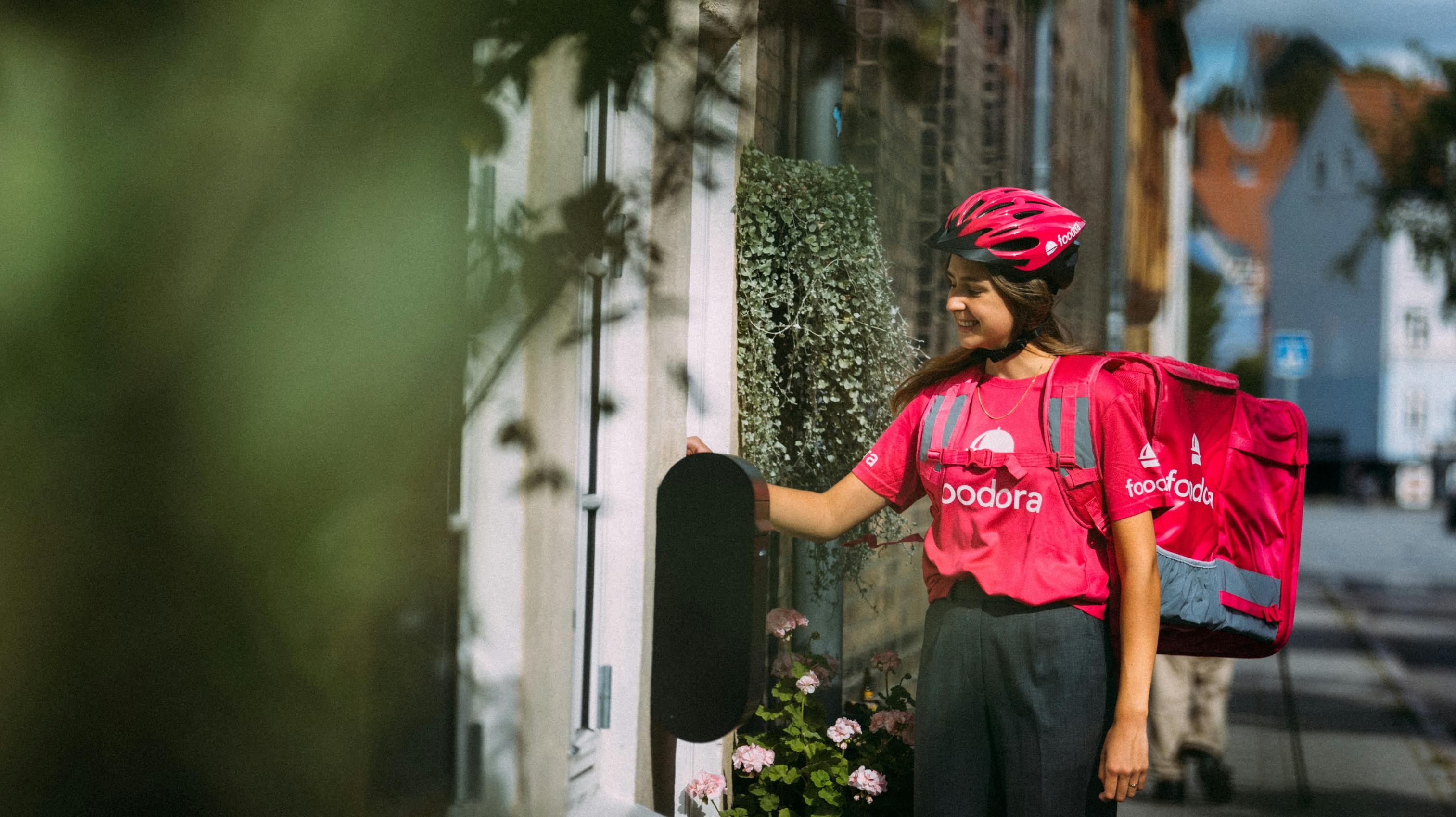Bestiller man mad fra en restaurant, der befinder sig mindre end to kilometer fra sit hjem, er der gratis levering hos Foodora resten af året. 