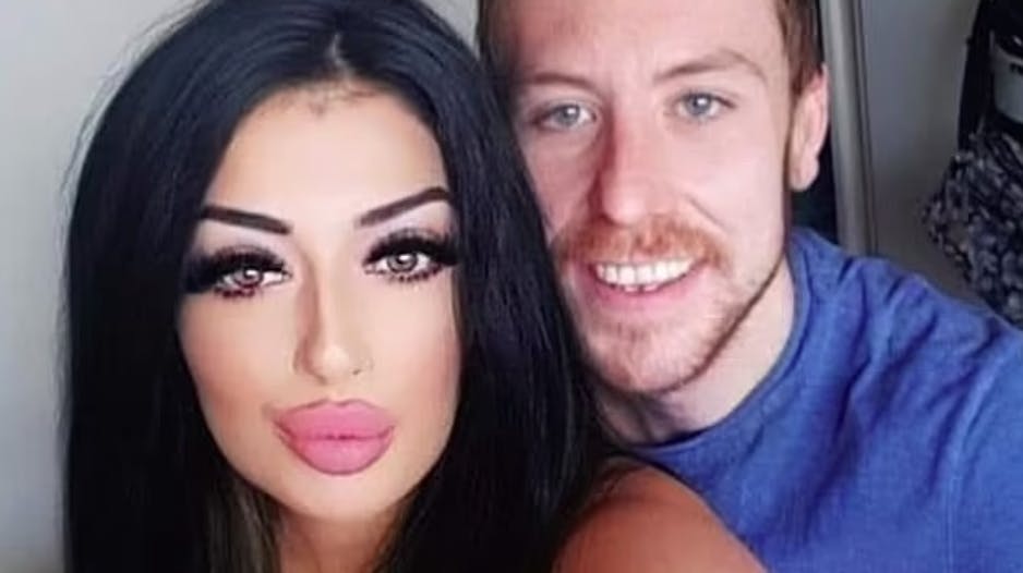 Kæresteparret Aleasha Sullivan, 32, og Joshua Sandercock, 30, var begge blevet fundet livløse i en lejlighed – og politiet frygtede i første omgang, at der kunne være tale om en drabssag.