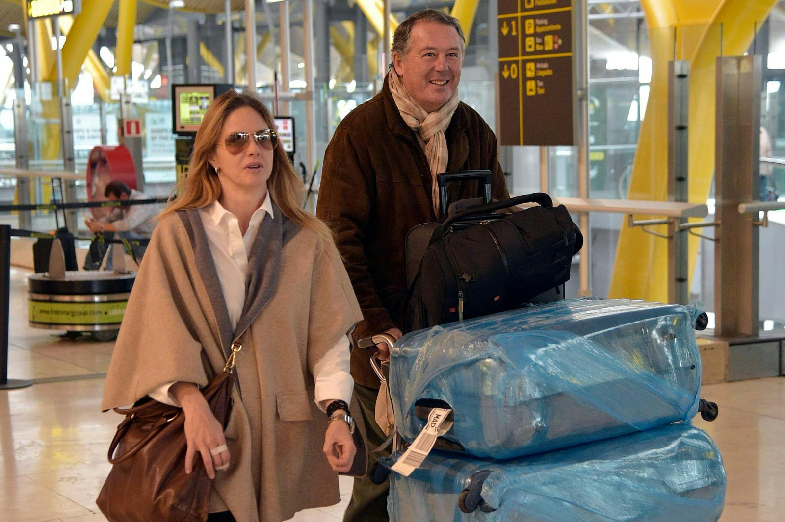 Casanova bruger gerne tiden på dyre shoppeture, dyre jagter, og spændende rejser – her med ekskæresten, den tidligere spanske justitsminister Jose Maria Michavila.