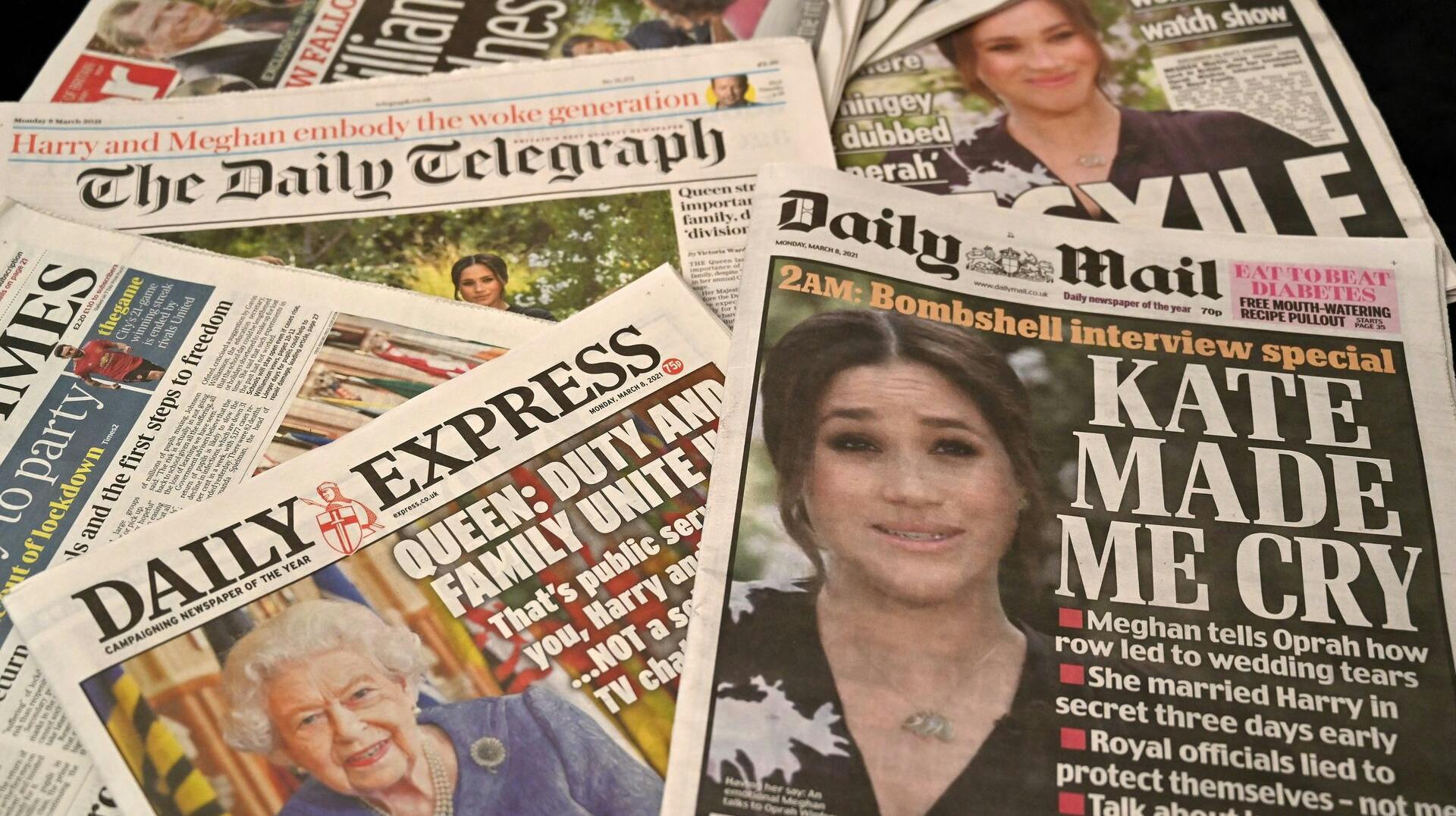 Prins Harry og Meghan HADER tabloidpressen. Men de står aldrig tilbage for selv at smide med skidt imod deres familie i netop pressen, når det passer ind i deres dagsorden.