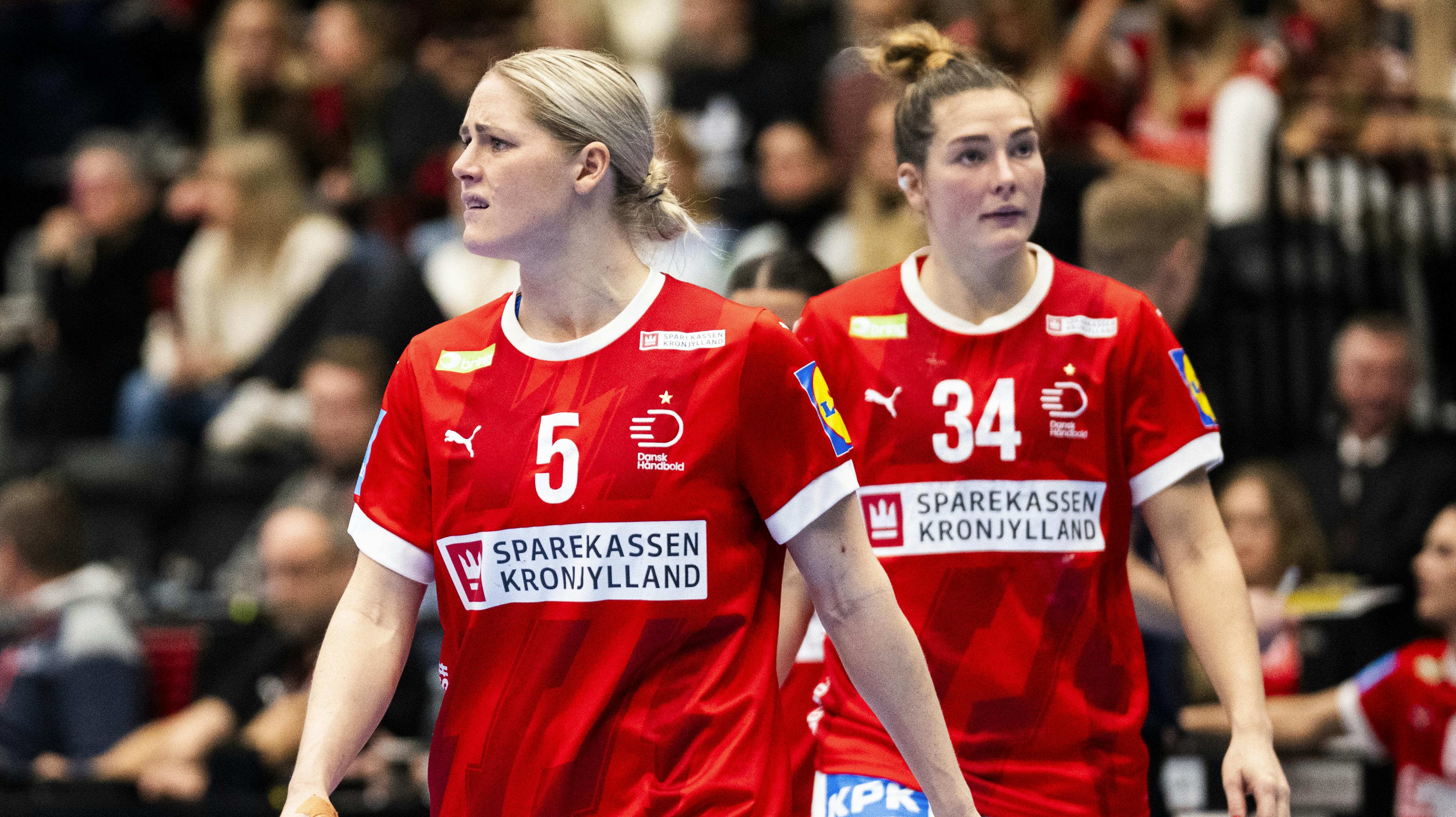 Normalt spiller de i rødt og hvidt, men det har de danske håndboldkvinder droppet i søndagens testkamp mod Brasilien.