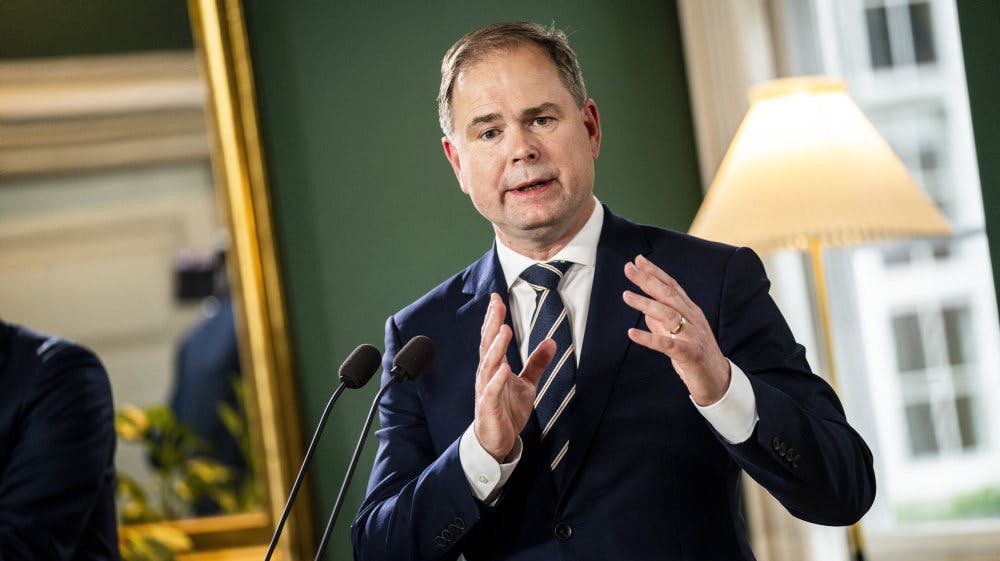 - Selvom der er flere penge i kassen, og inflationen er på vej ned, er det stadig med en forsigtig og ansvarlig tilgang, vi går til tingene, sagde finansminister Nicolai Wammen (S) ved præsentation af forslaget.