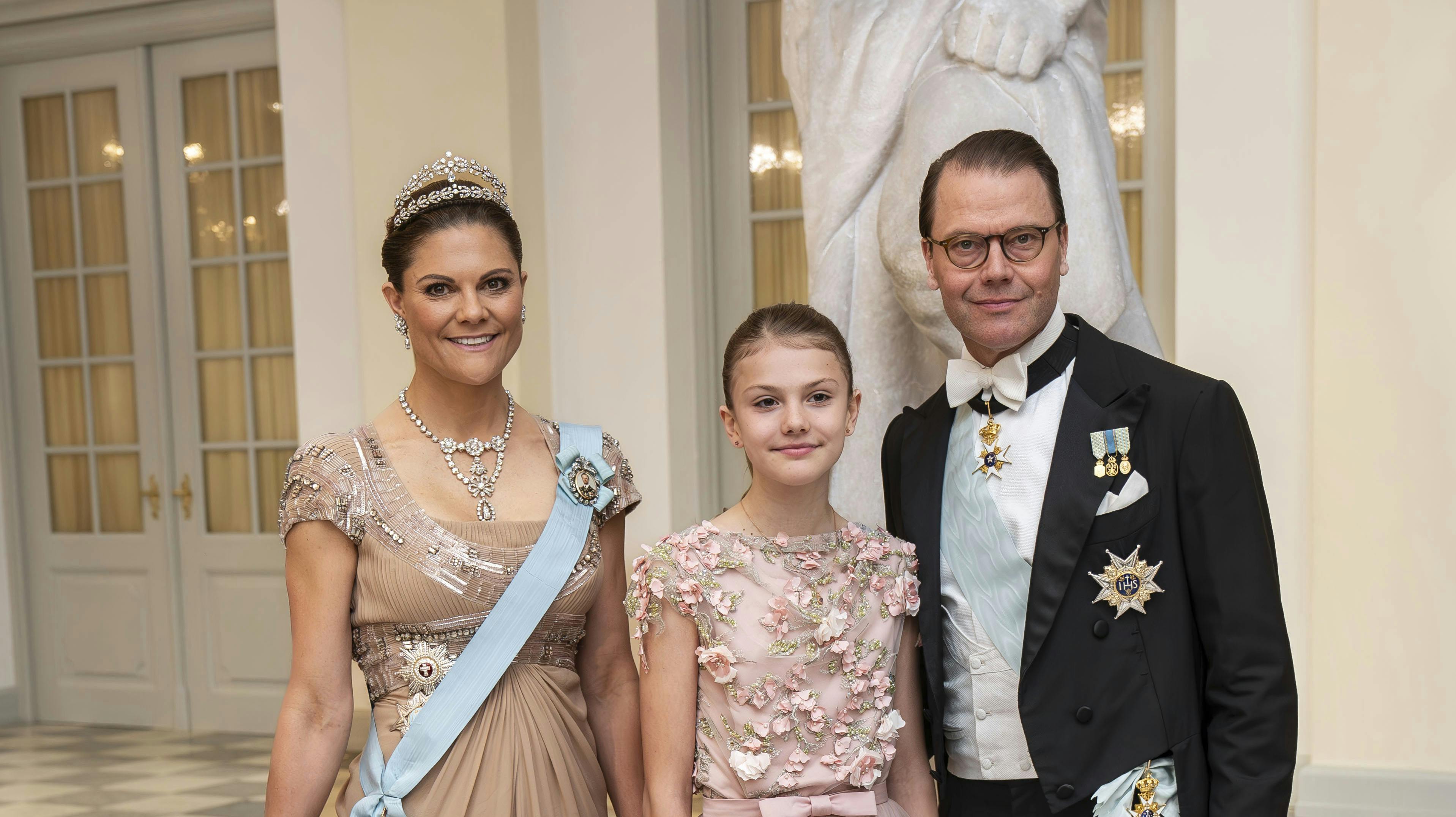 Kronprinsesse Victoria og prins Daniel og deres datter Estelle under prins Christians fødselsdag i oktober. 
