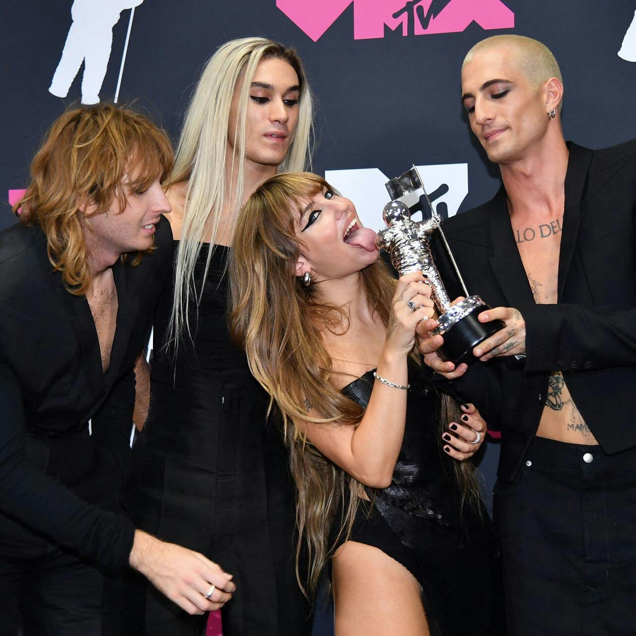 Den italienske Måneskin-sanger Damiano David (th.) har scoret amerikanske Dove Cameron.