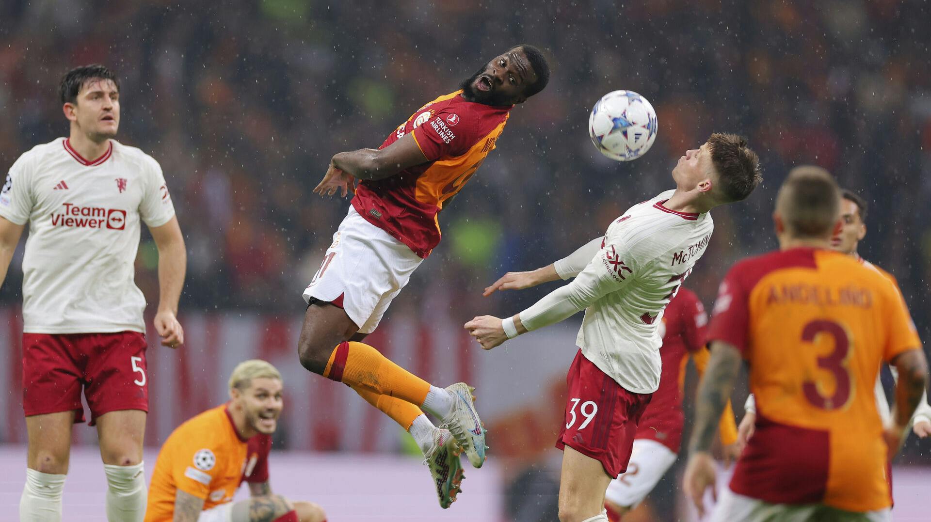 Hakim Ziyech scorede to mål for Galatasaray, der katapulterede tyrkernes comeback.&nbsp;