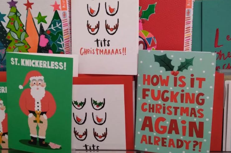 En række kække julekort er gået viralt. 