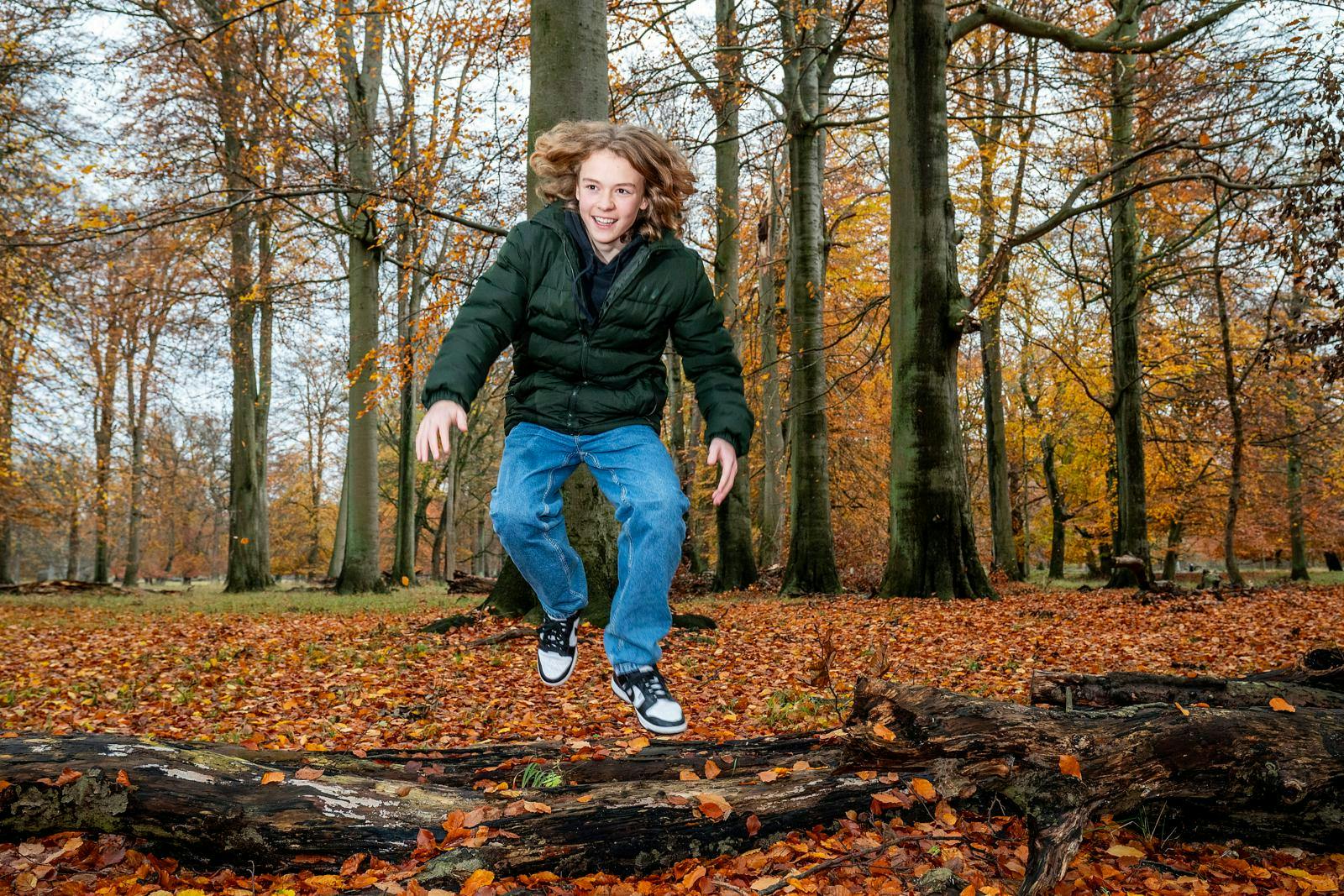 Rollen som den juleglade fyr Valde passer perfekt til 15-årige Sander Løkke Borg: – Han minder faktisk lidt om mig. Valde er nysgerrig på mange ting og meget eventyrlysten, og han er glad for traditioner, det er jeg også, siger skuespilleren fra ”Valdes jul”.